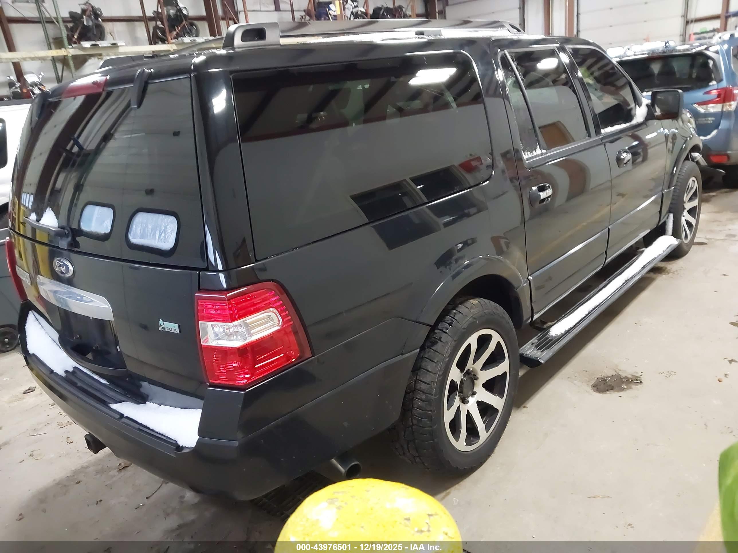 FORD EXPEDITION image 4