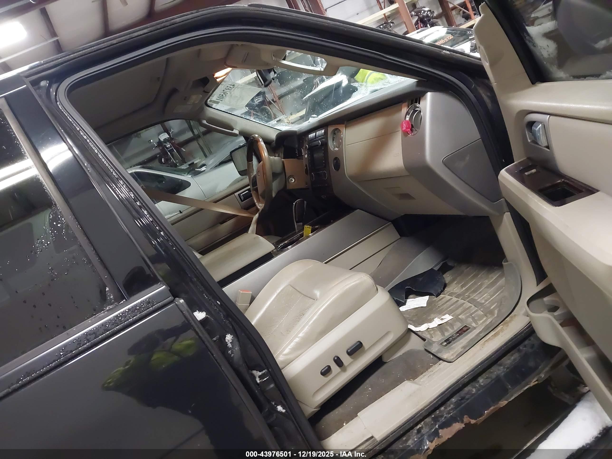 FORD EXPEDITION image 5