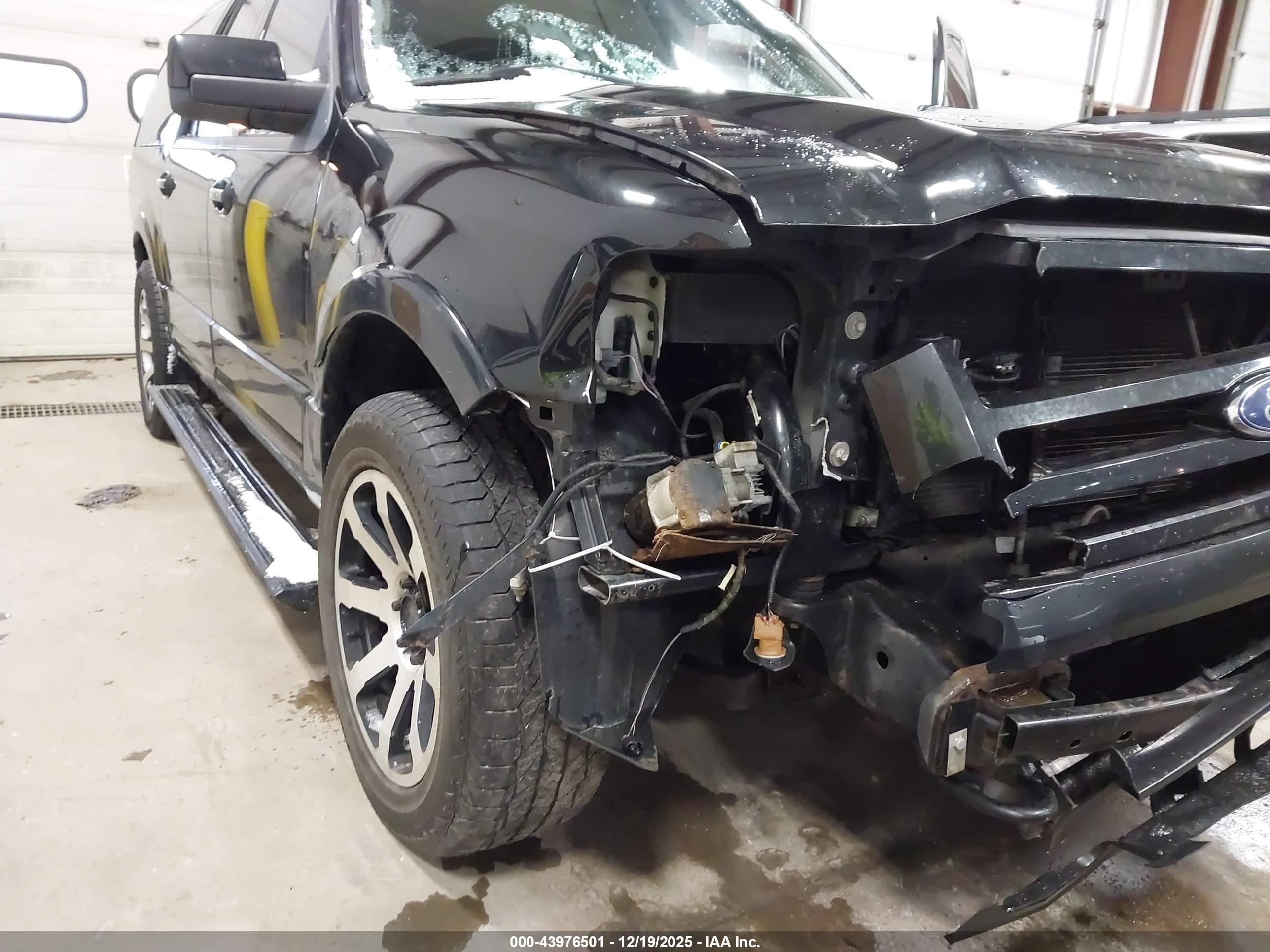 FORD EXPEDITION image 6