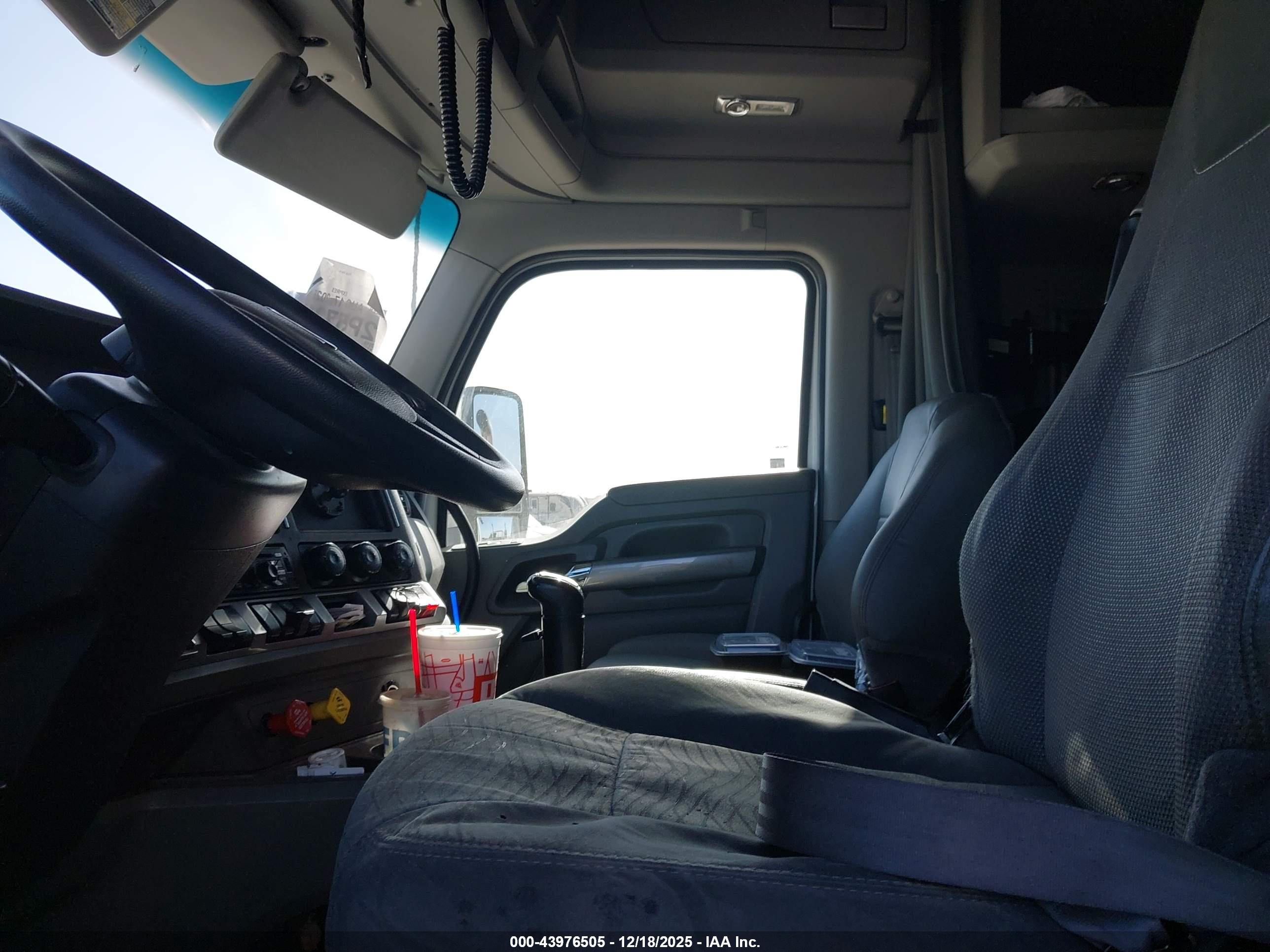 KENWORTH T680 image 8