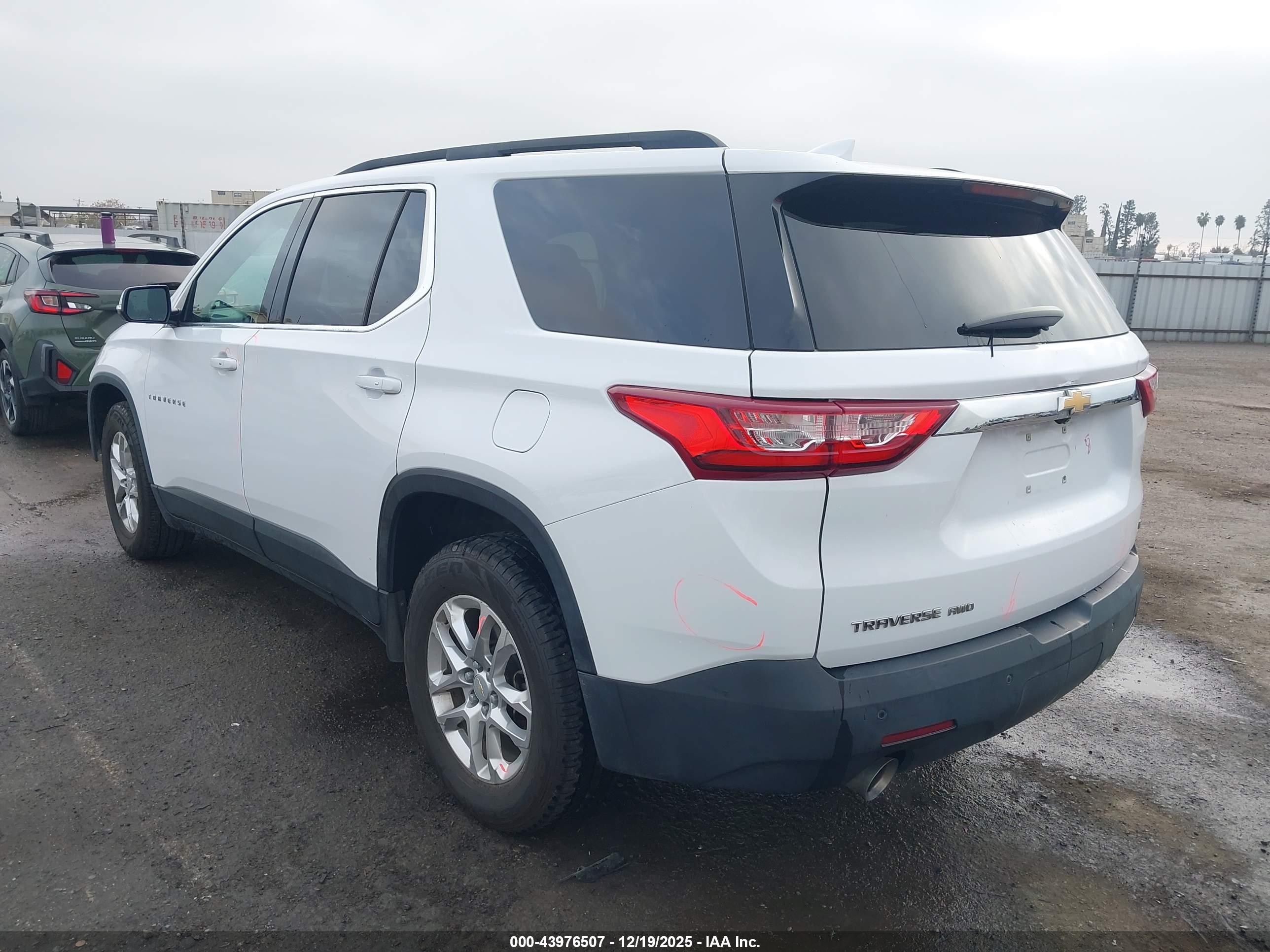 CHEVROLET TRAVERSE image 3