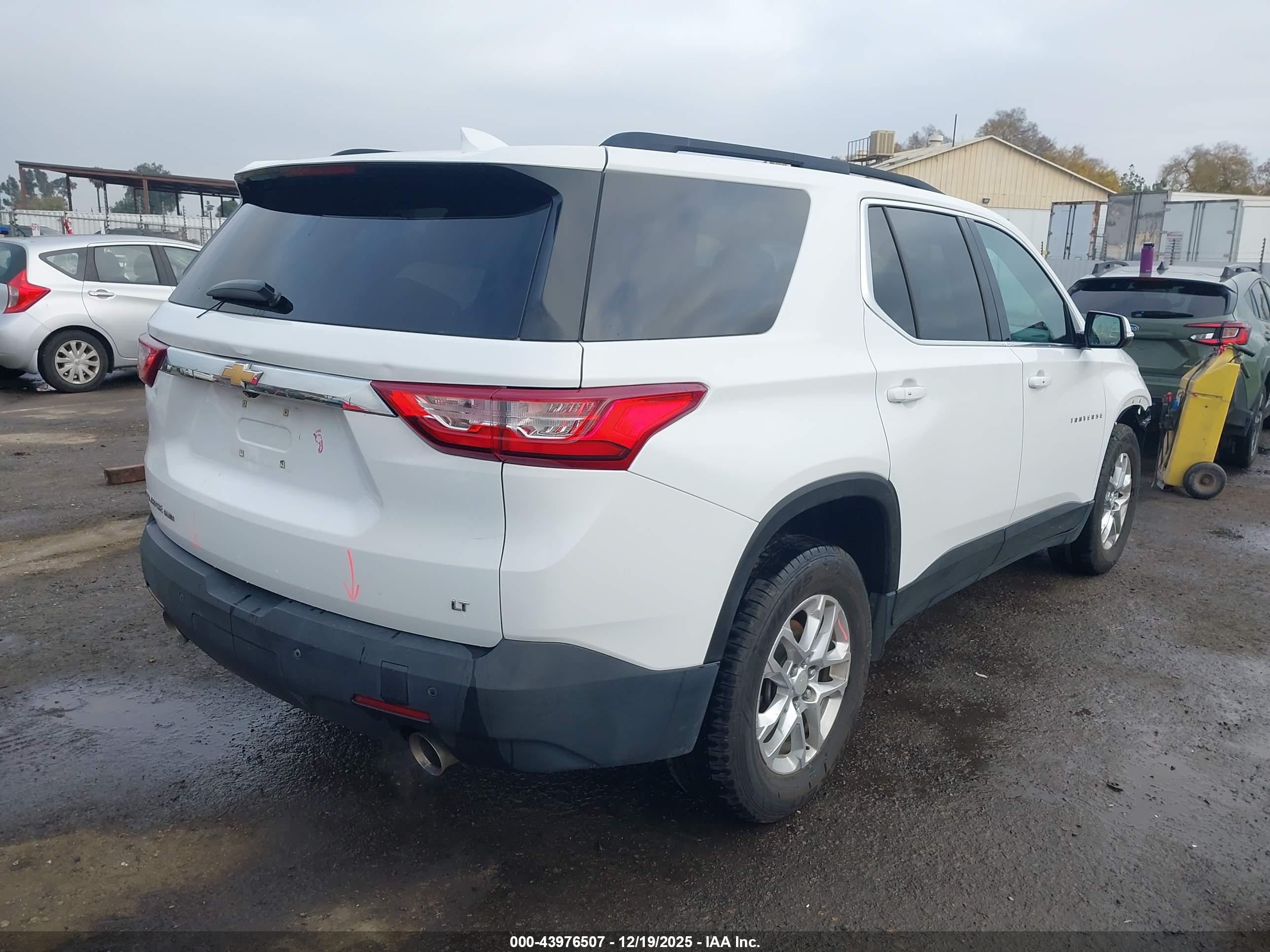 CHEVROLET TRAVERSE image 4