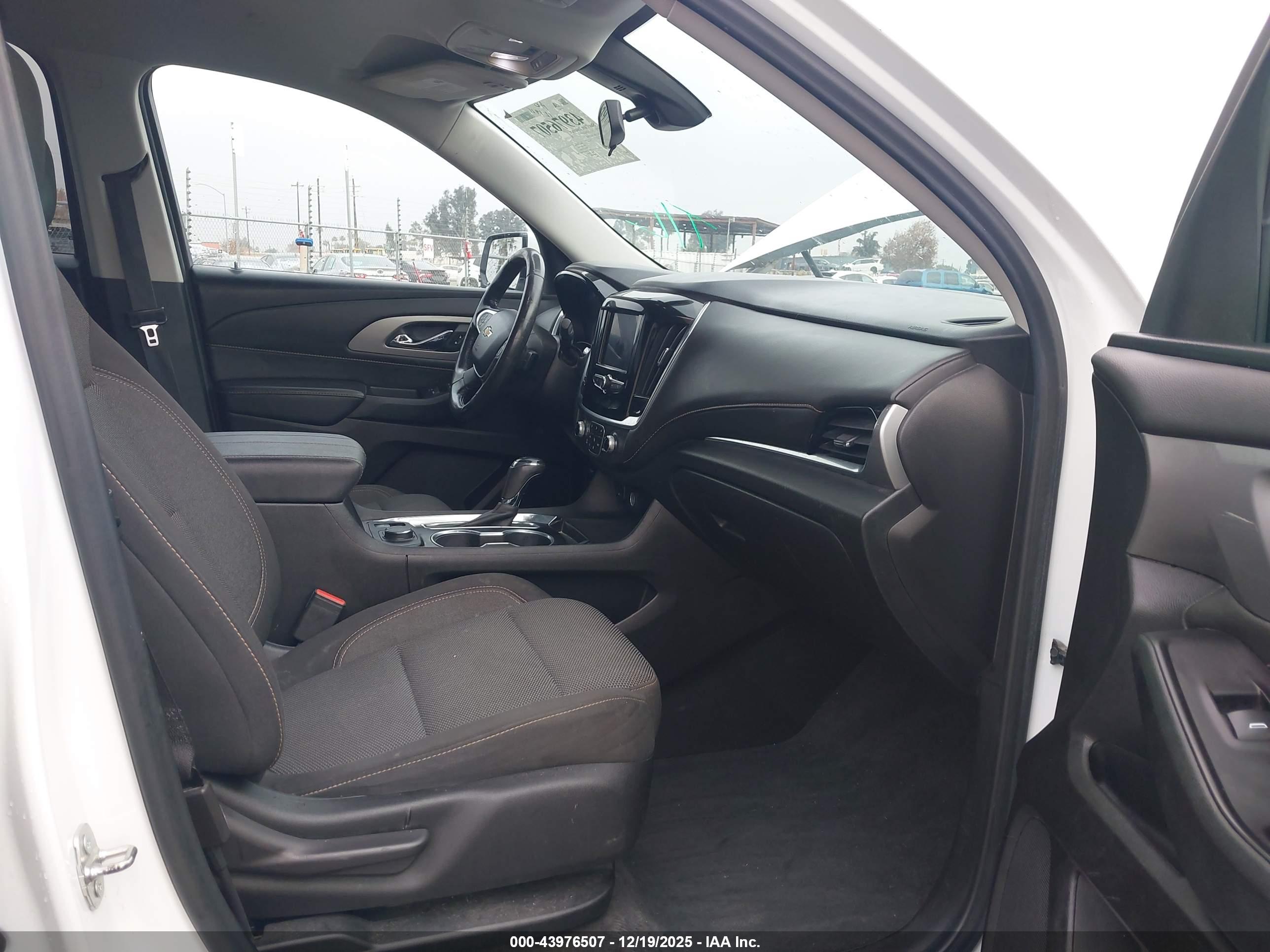 CHEVROLET TRAVERSE image 5