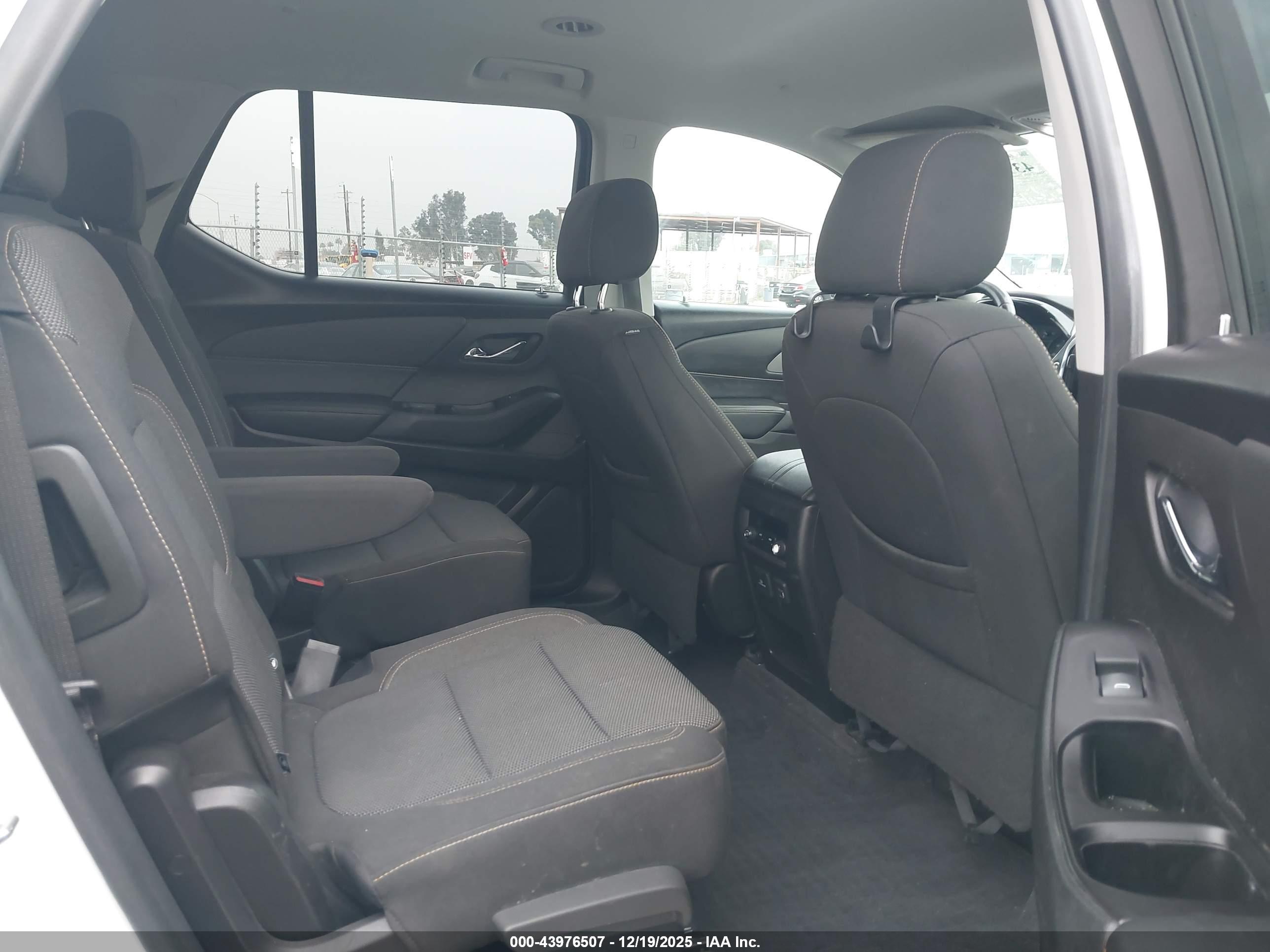 CHEVROLET TRAVERSE image 8