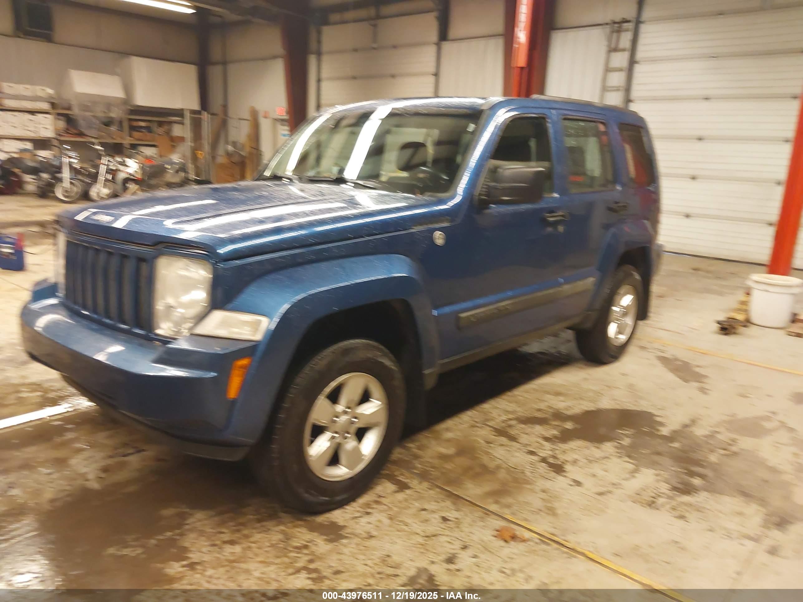 JEEP LIBERTY image 2