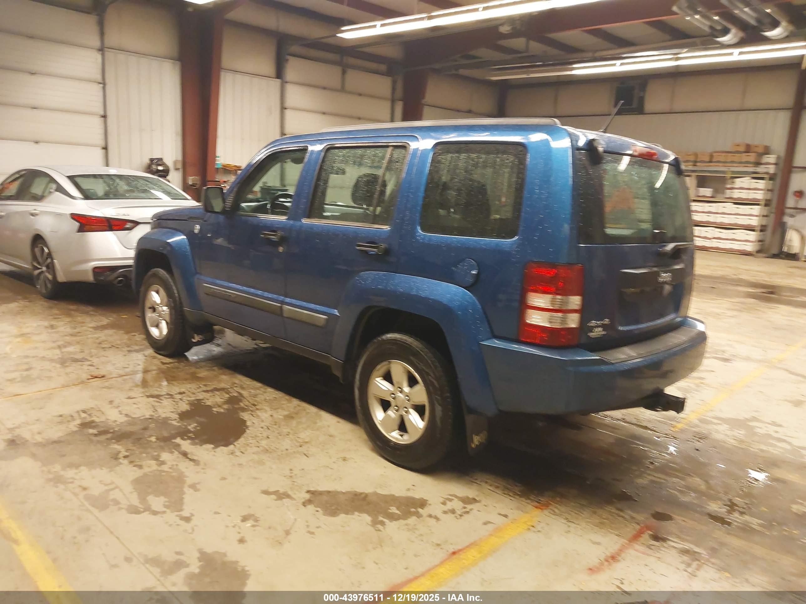 JEEP LIBERTY image 3