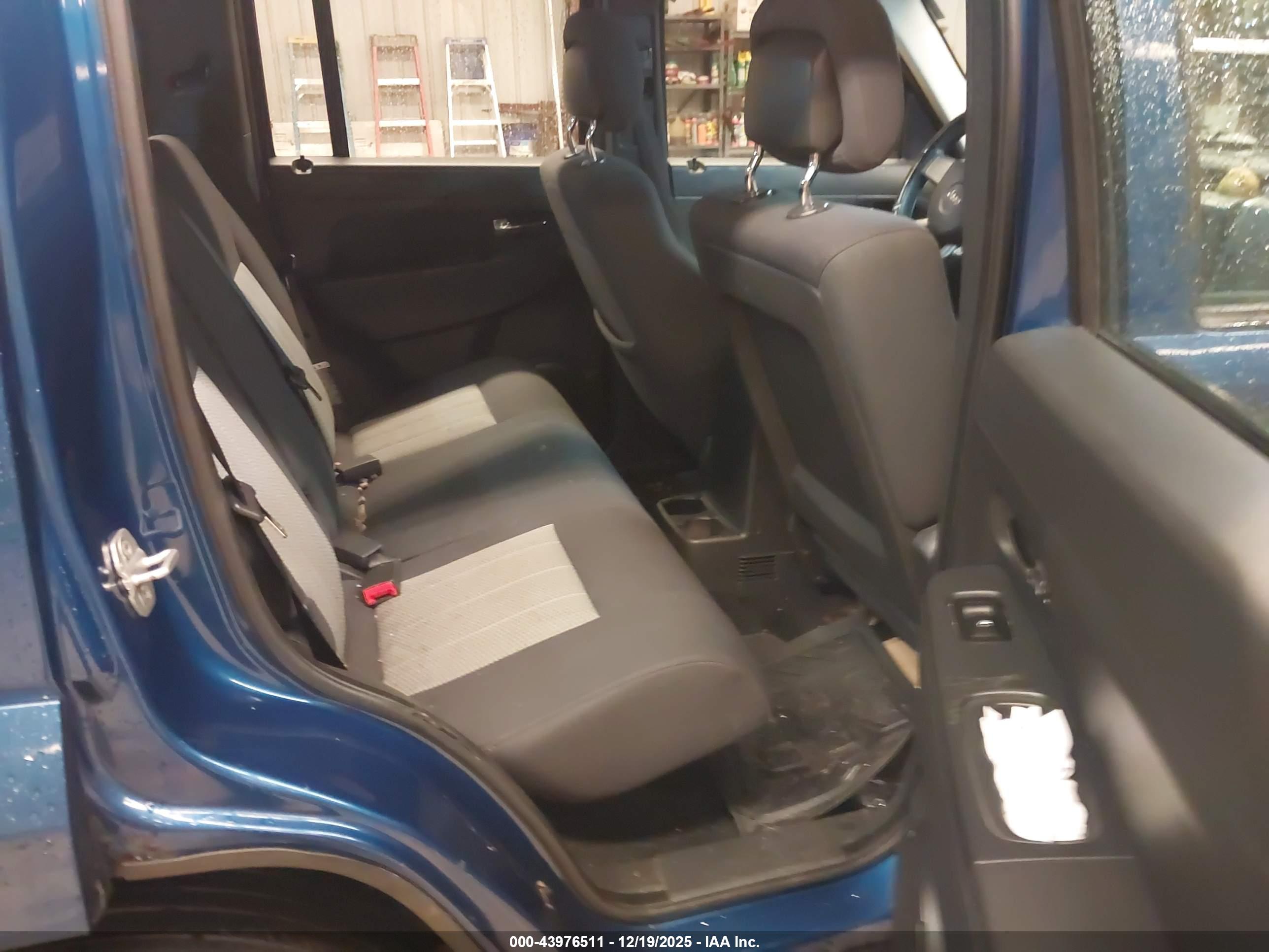 JEEP LIBERTY image 8