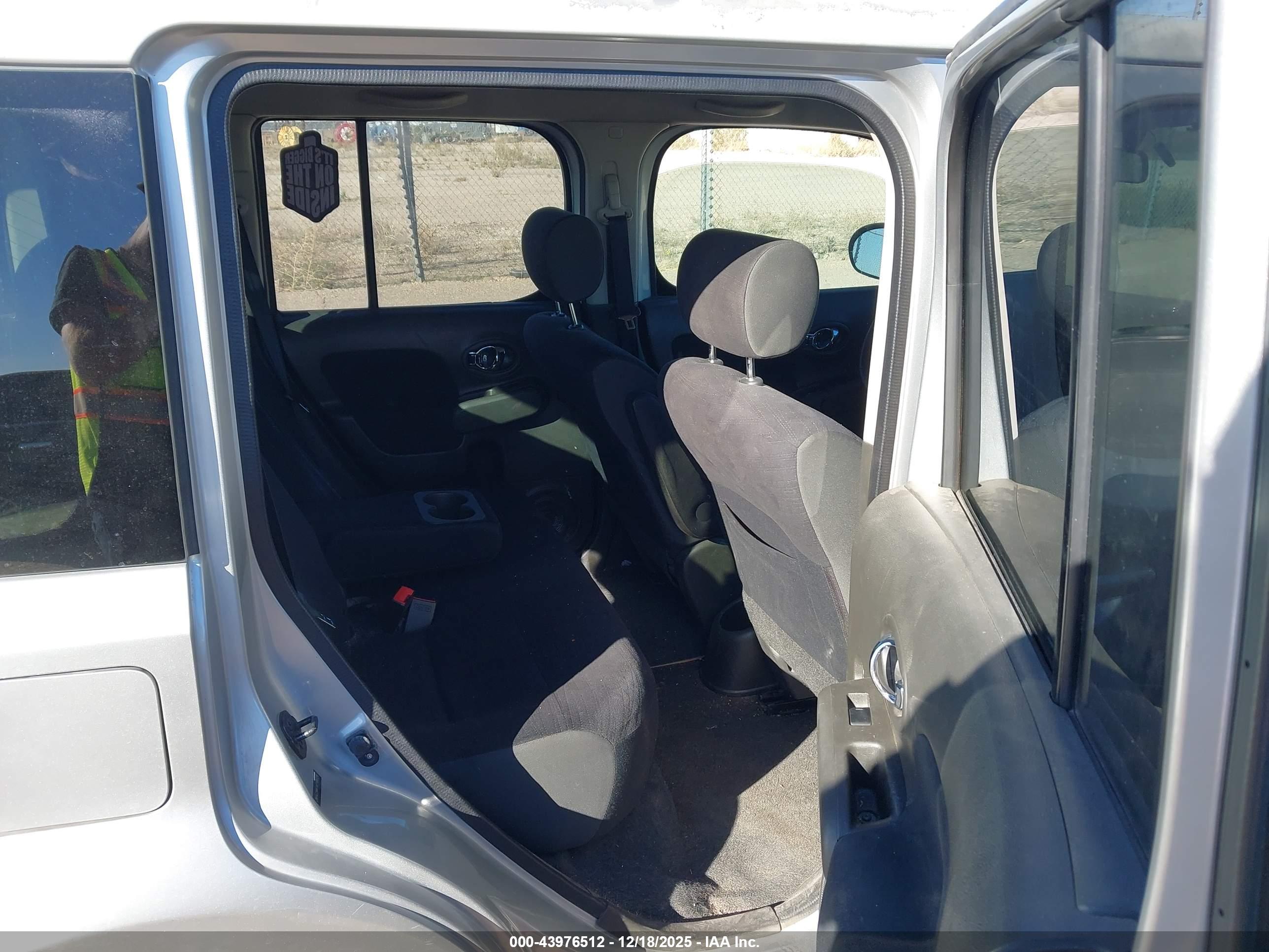NISSAN CUBE image 8