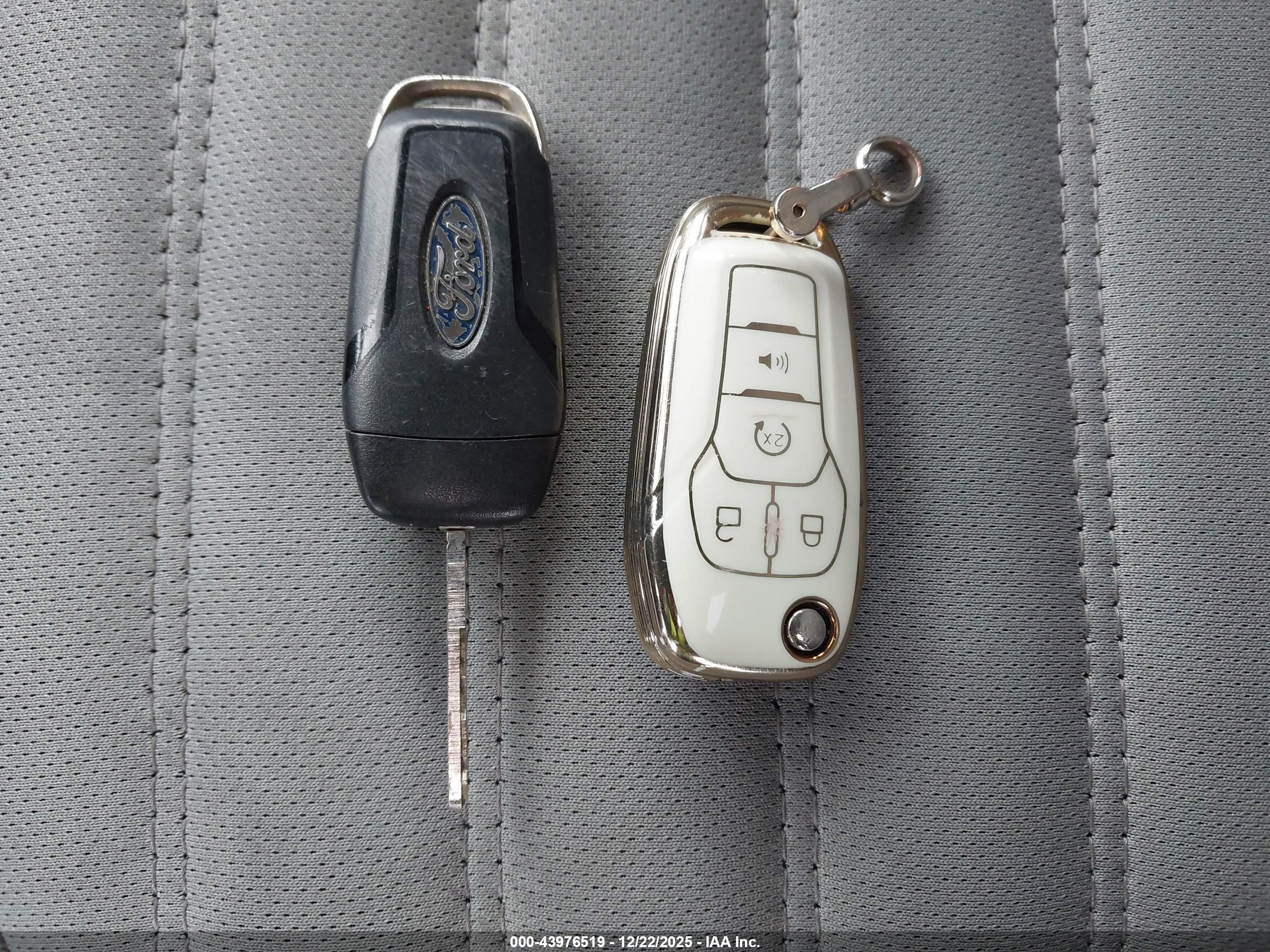 FORD FUSION image 11