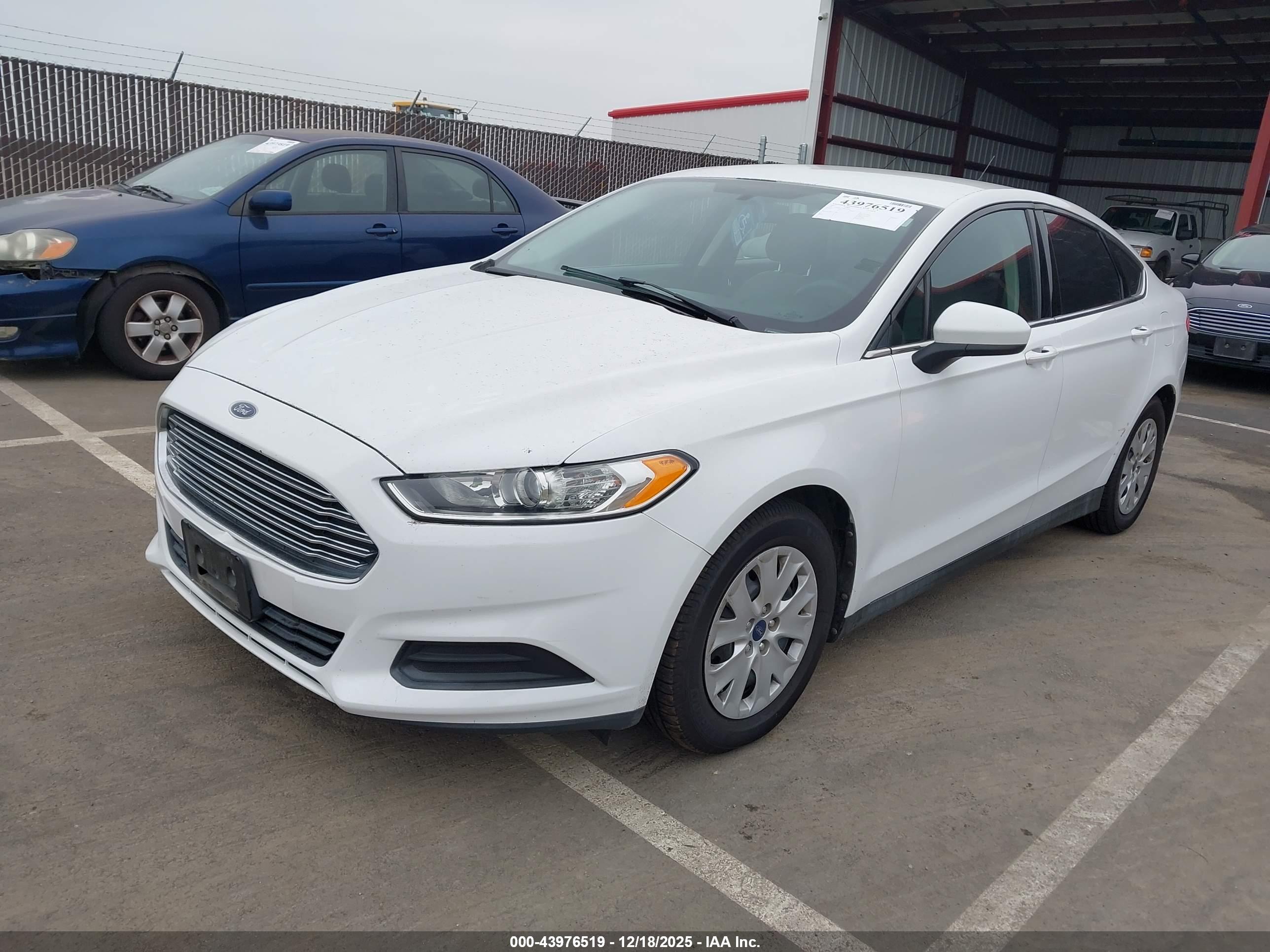 FORD FUSION image 2