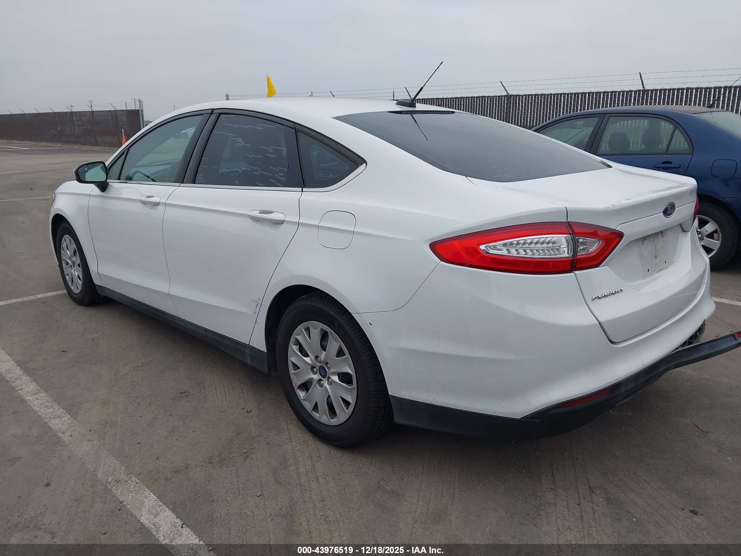 FORD FUSION image 3