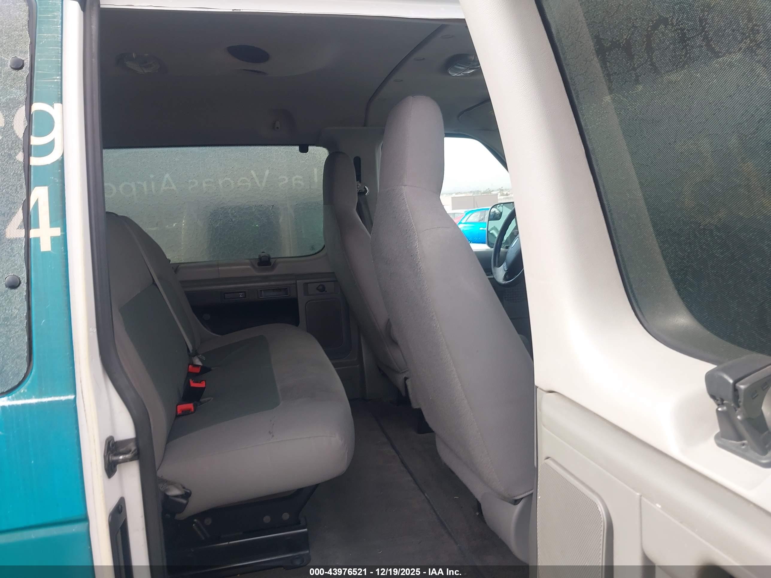 FORD E-350 image 8
