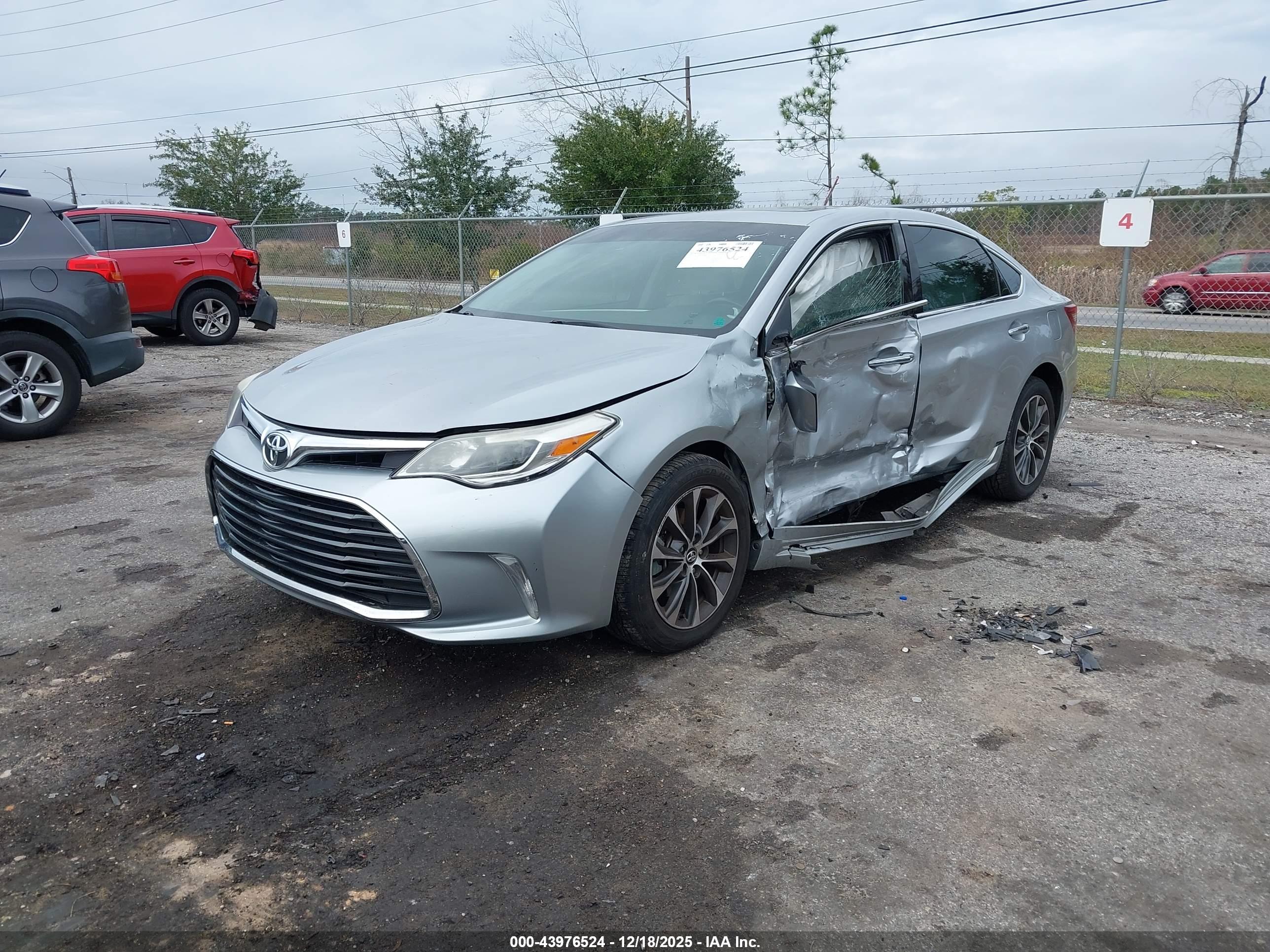 TOYOTA AVALON image 2