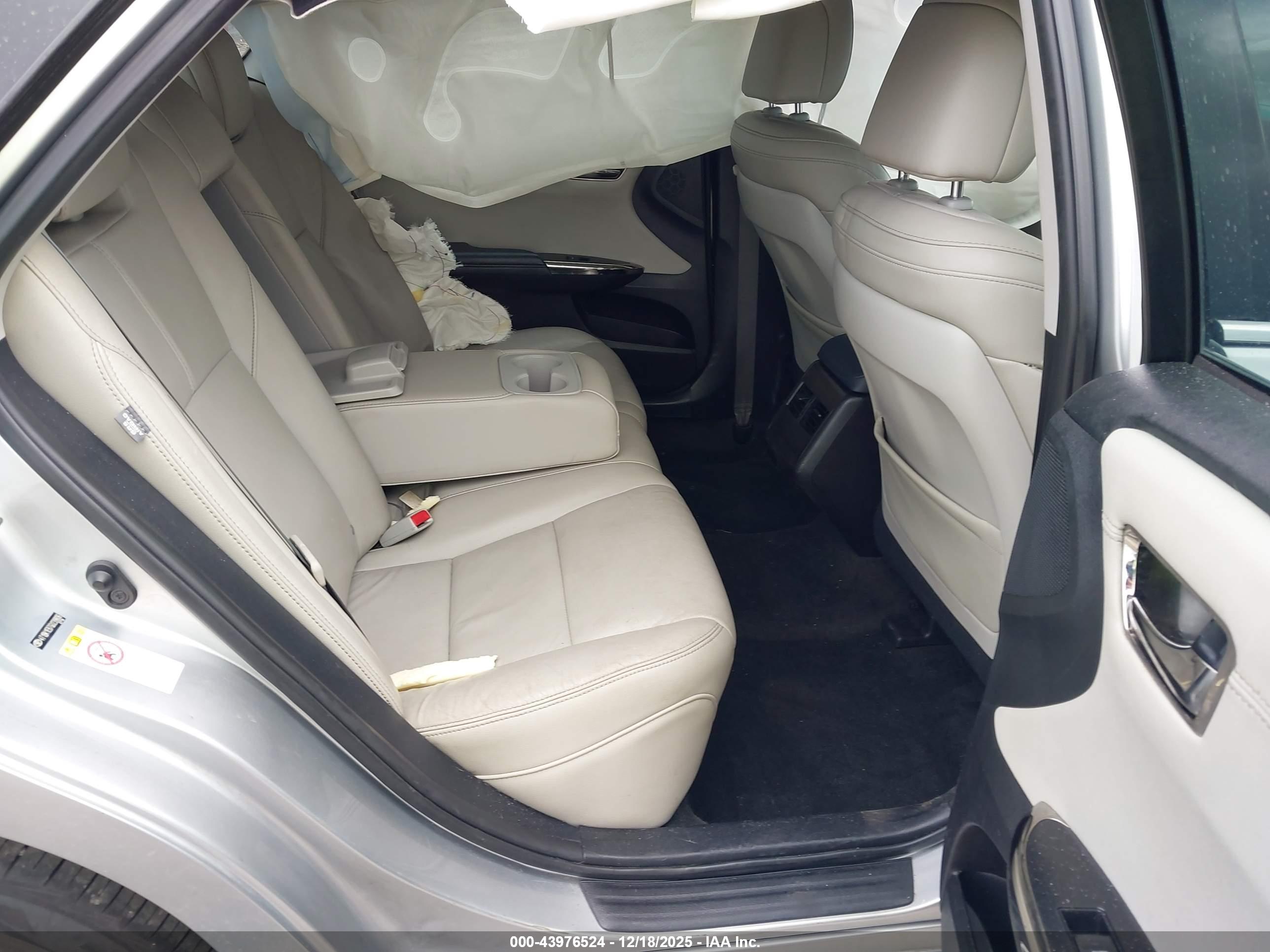 TOYOTA AVALON image 8