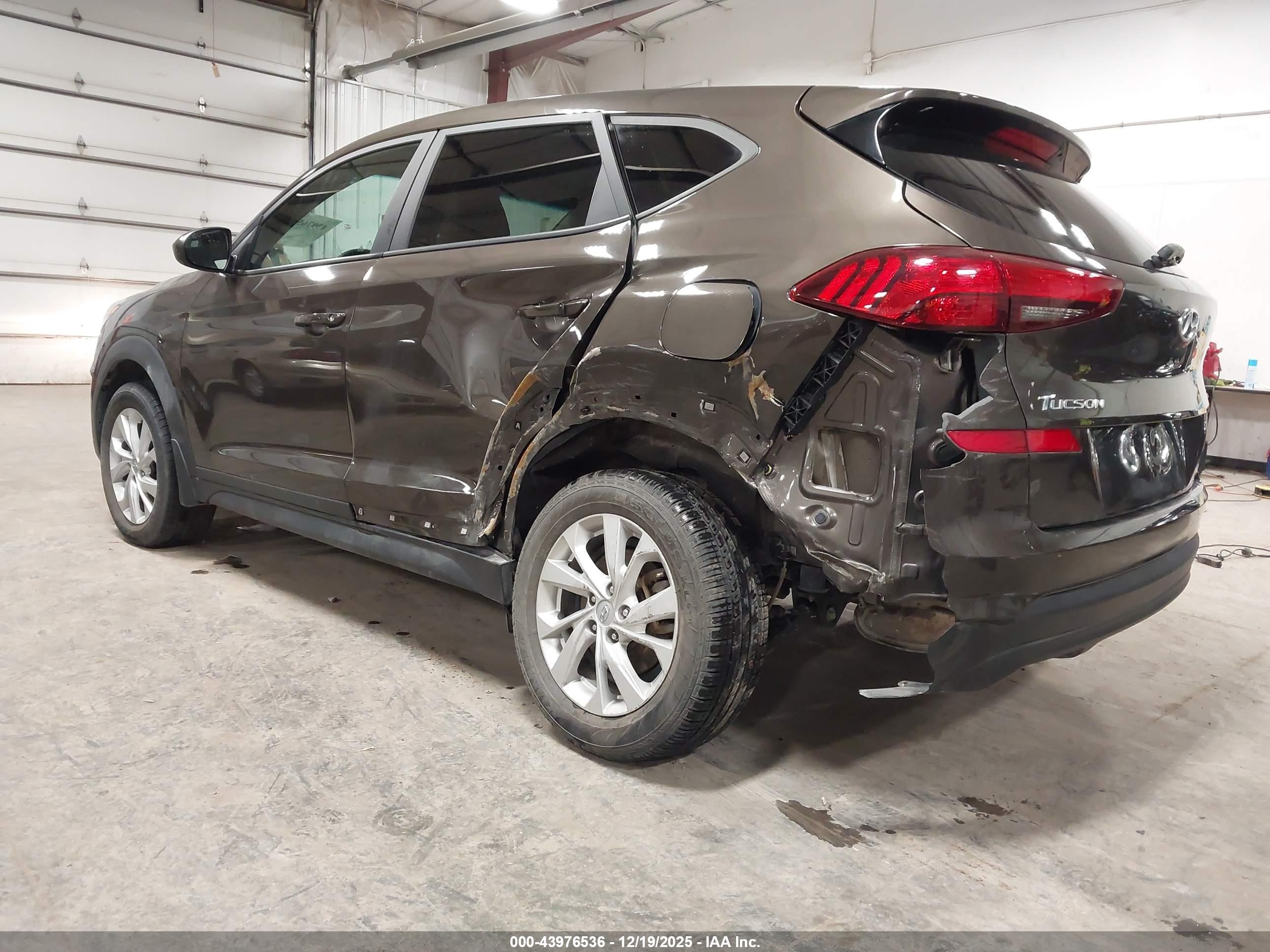 HYUNDAI TUCSON image 3