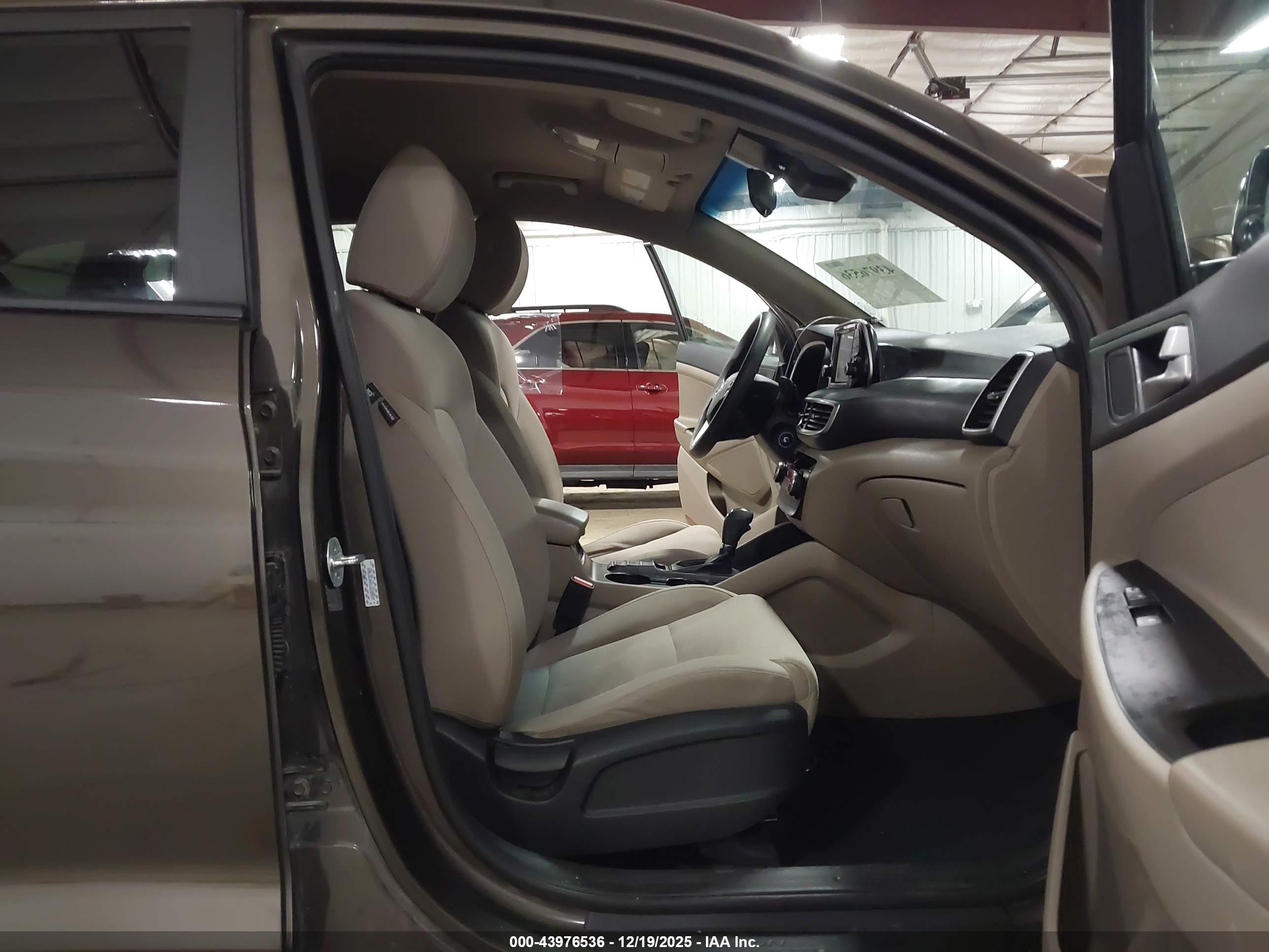 HYUNDAI TUCSON image 5