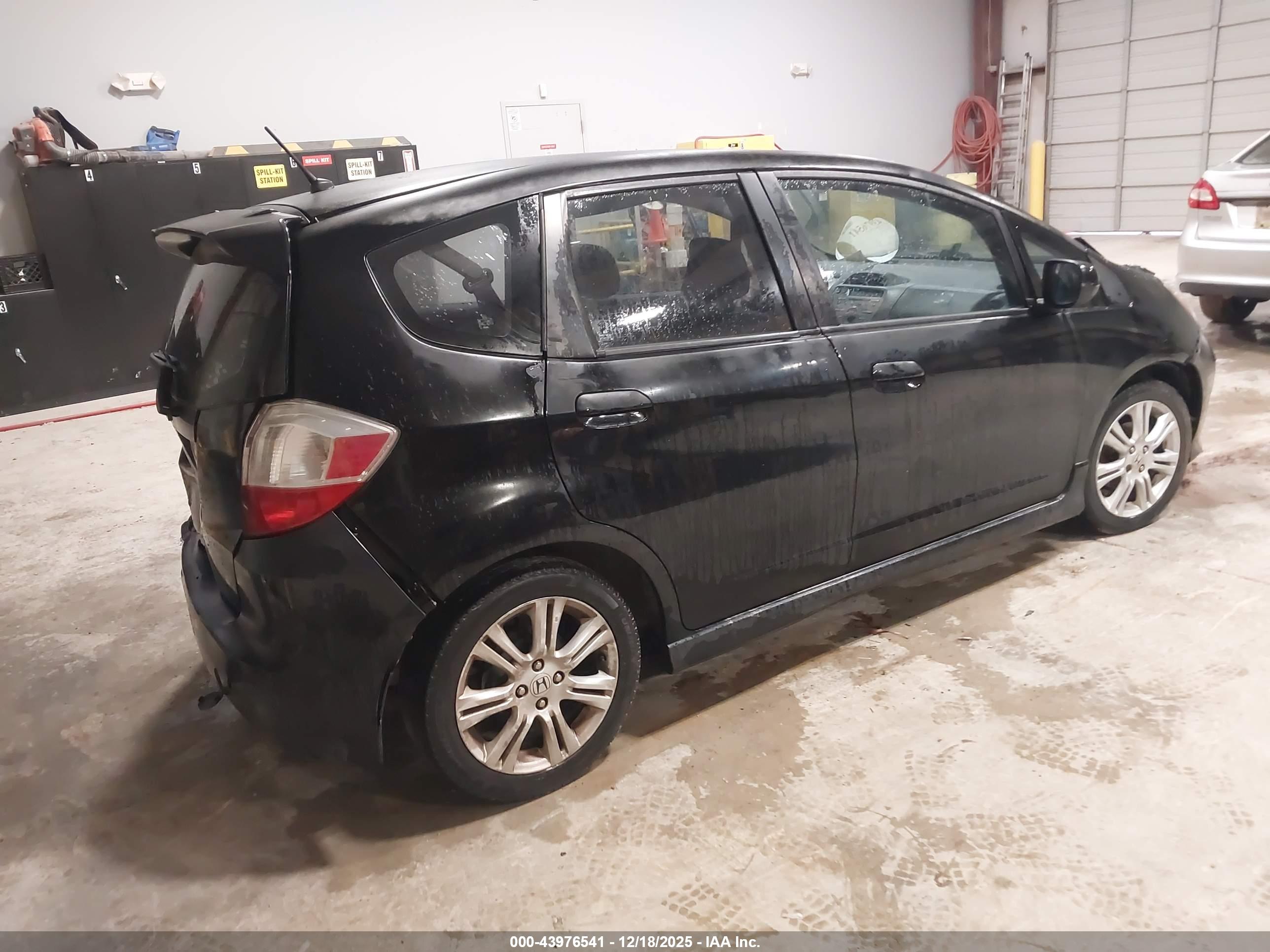 HONDA FIT image 4