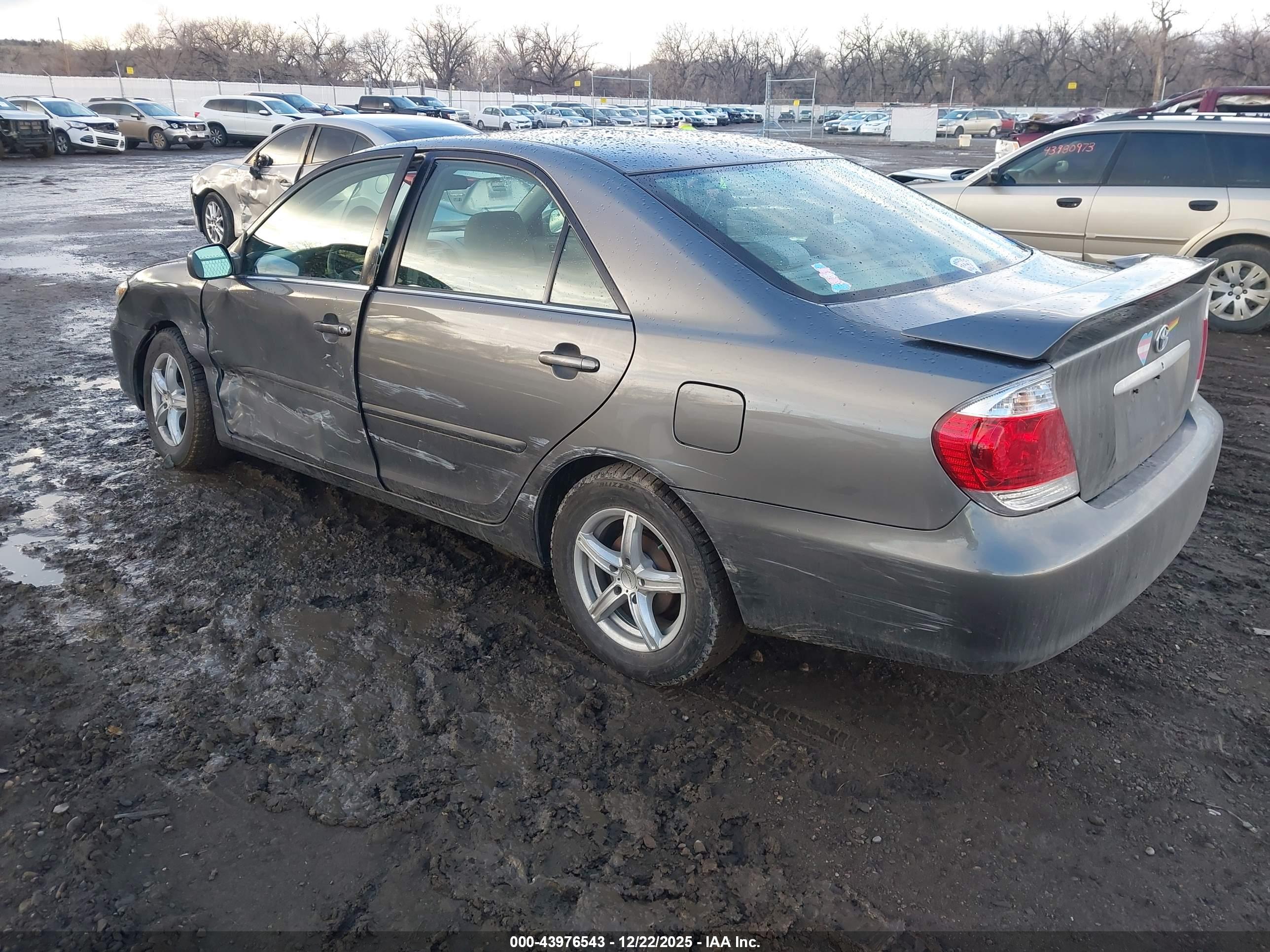 TOYOTA CAMRY image 3