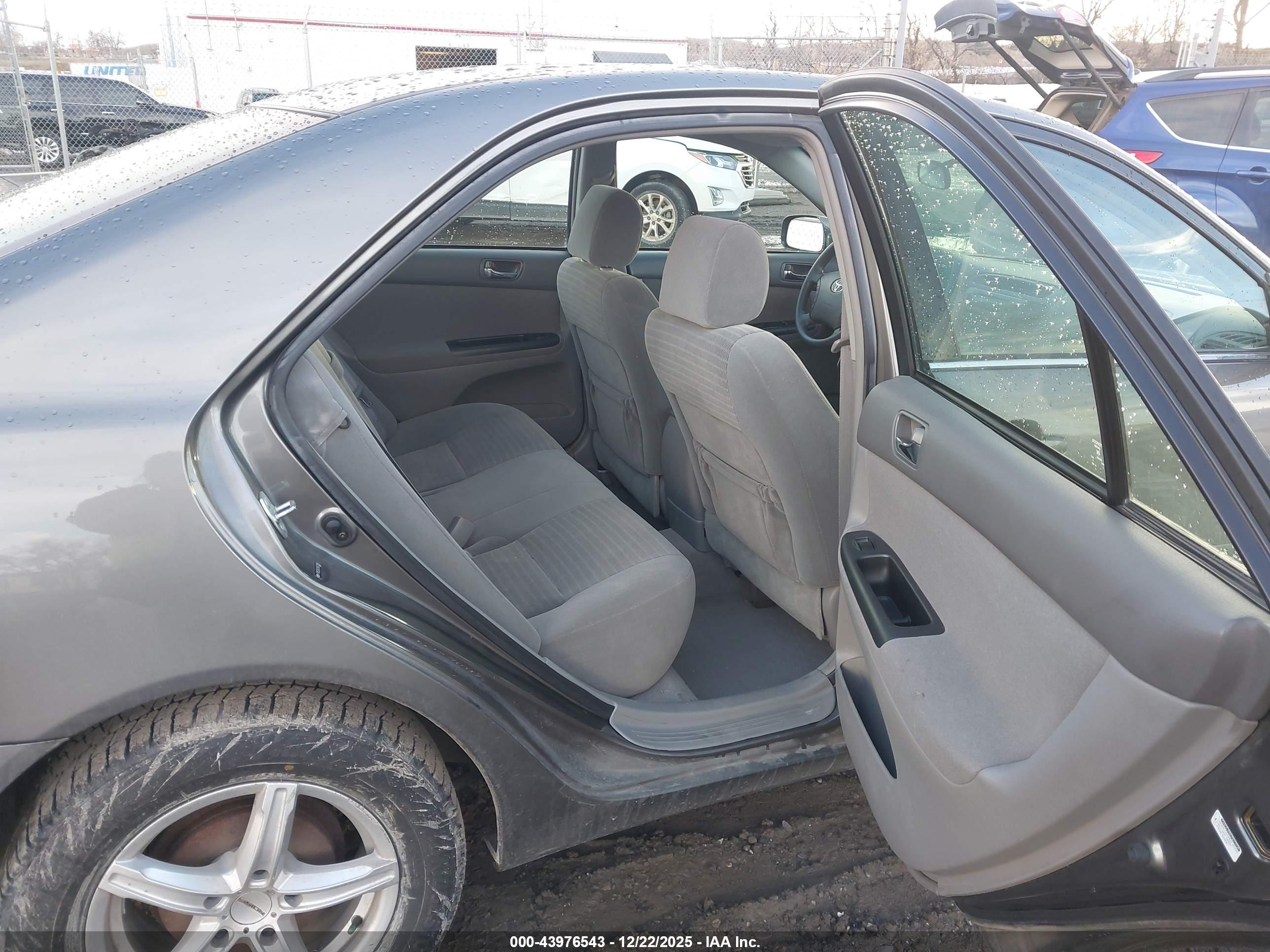 TOYOTA CAMRY image 8
