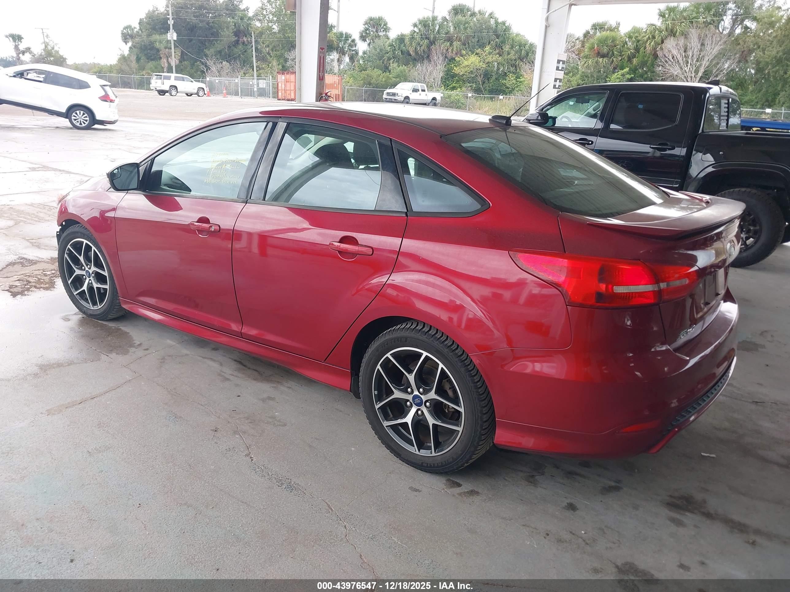 FORD FOCUS image 3