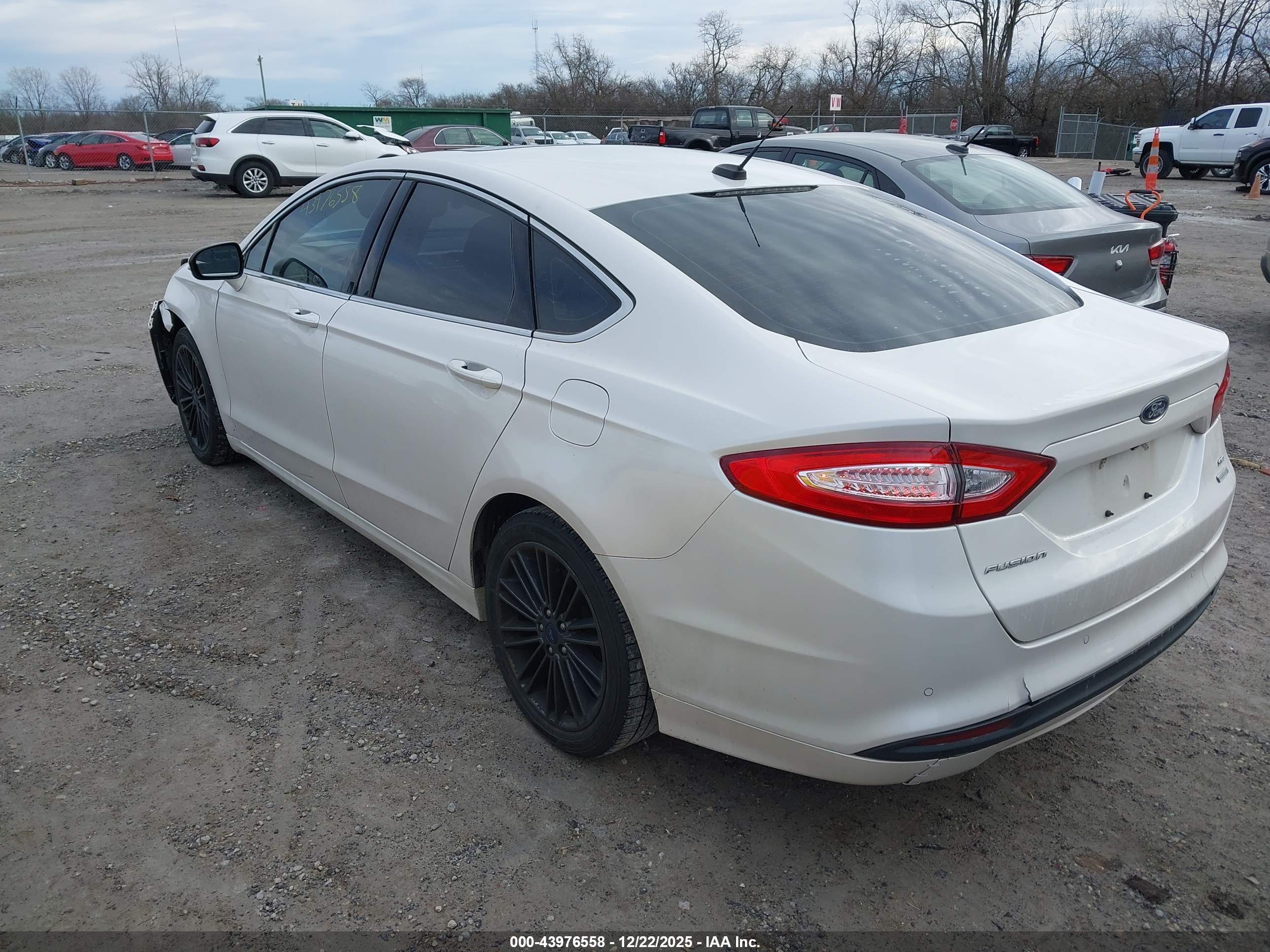 FORD FUSION image 3