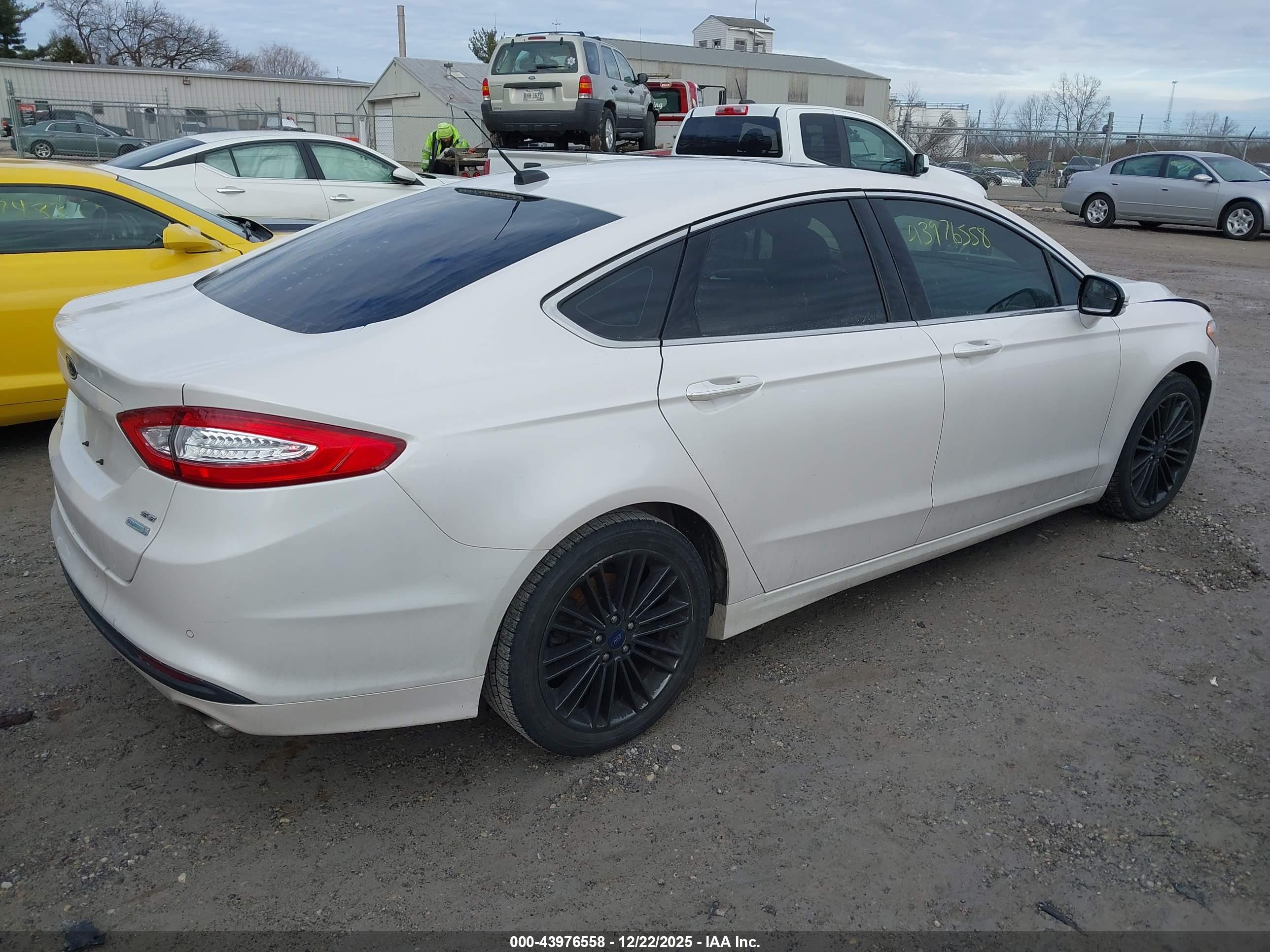 FORD FUSION image 4
