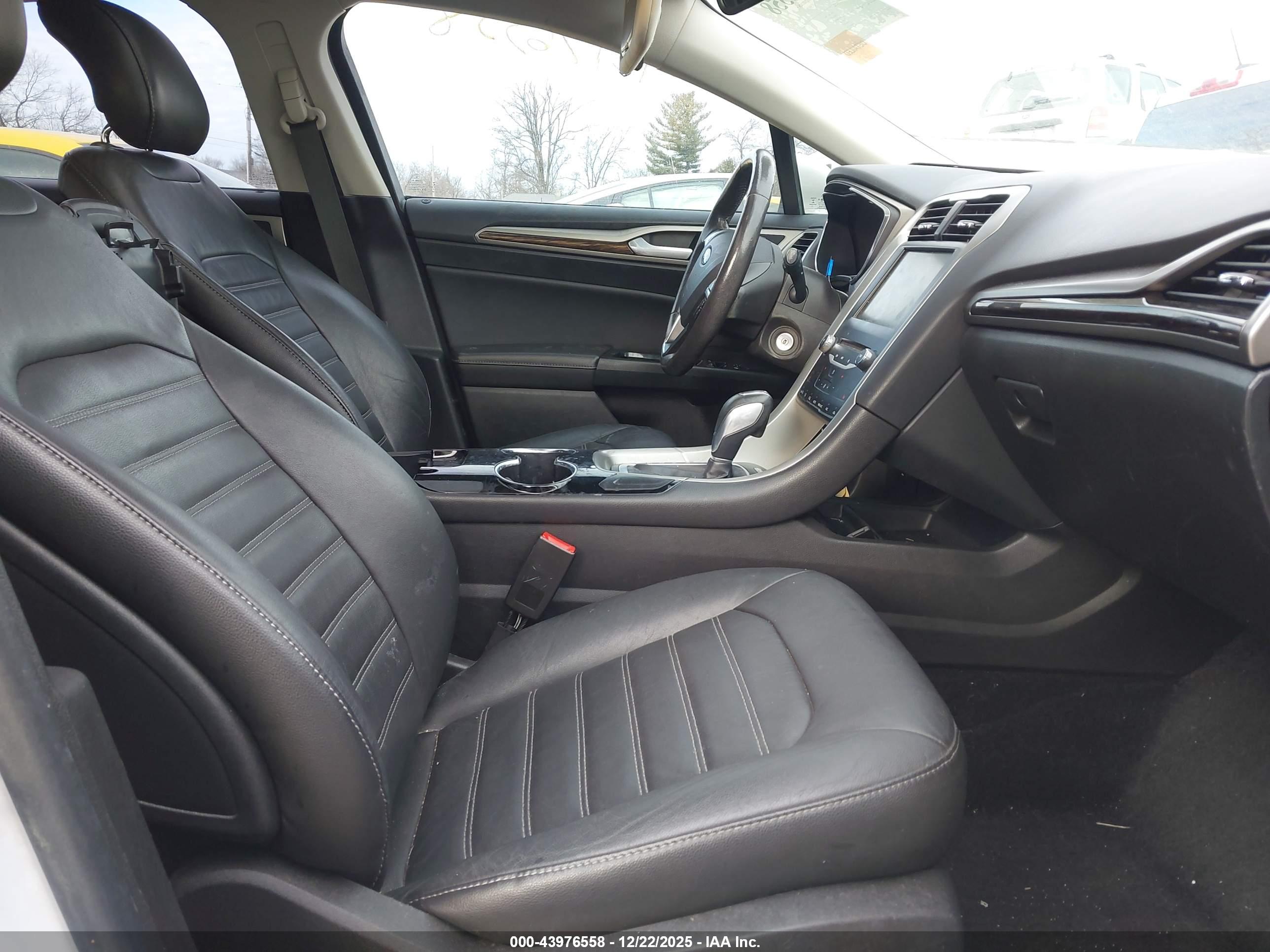 FORD FUSION image 5