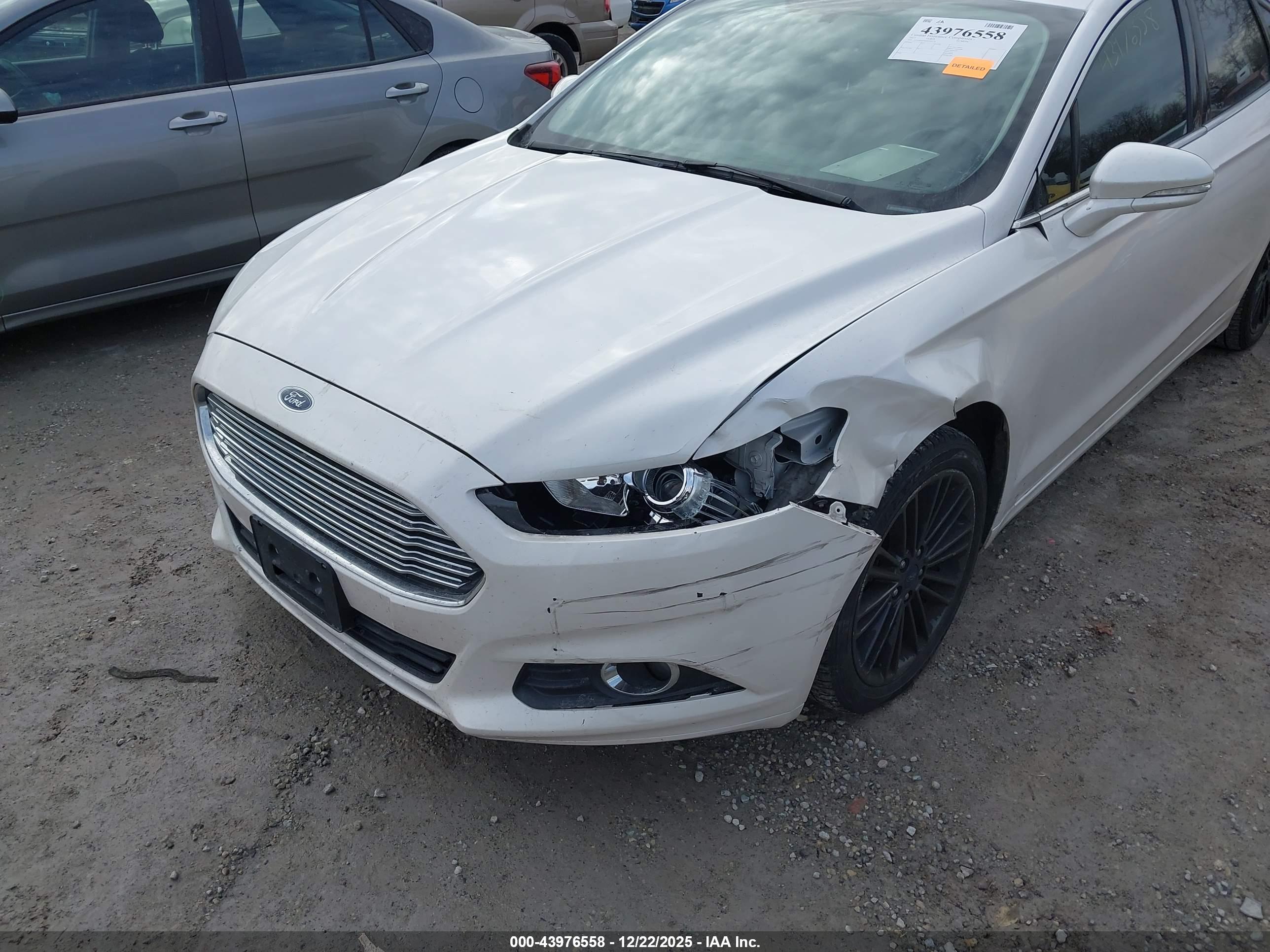 FORD FUSION image 6