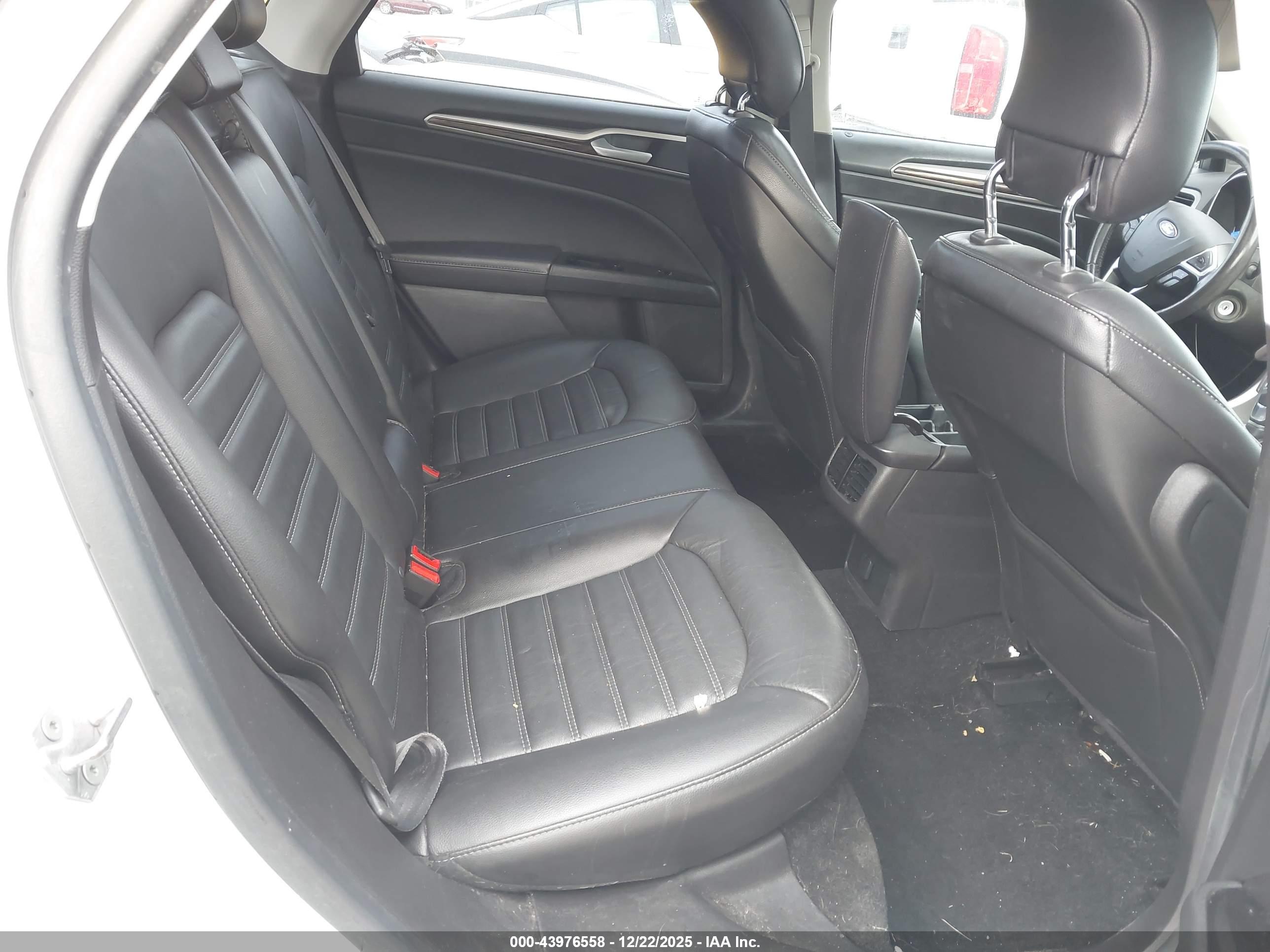 FORD FUSION image 8