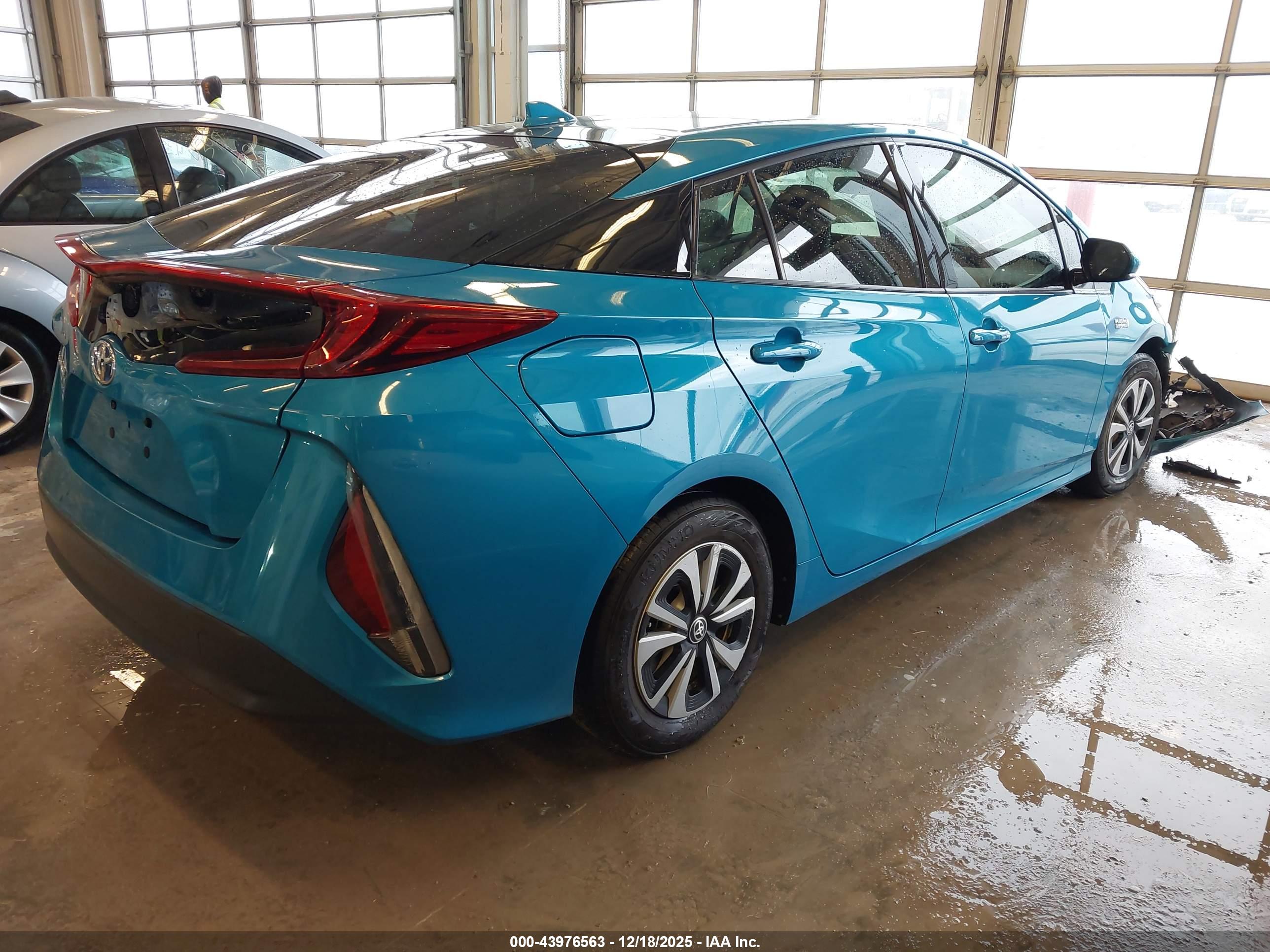 TOYOTA PRIUS image 4