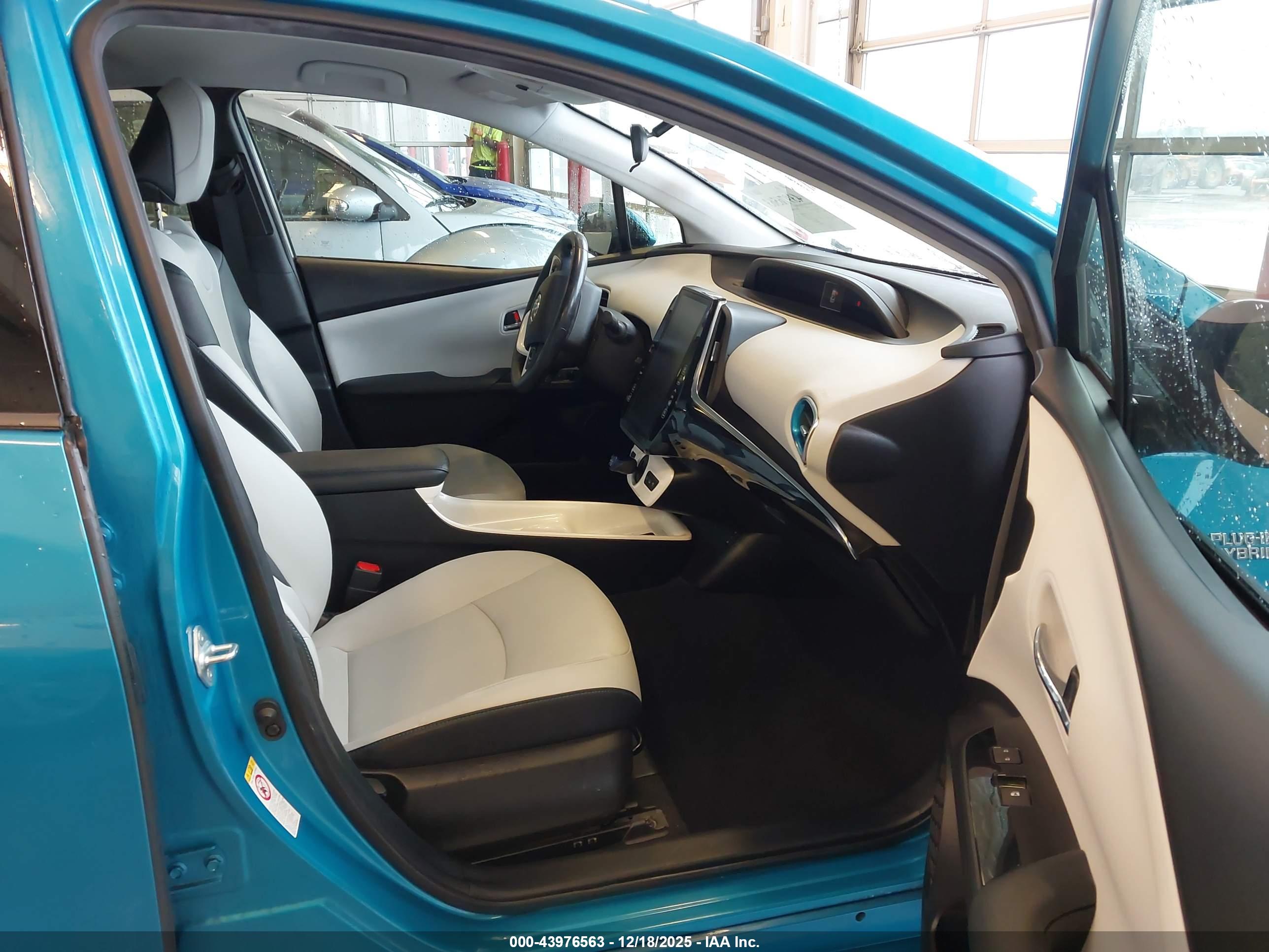 TOYOTA PRIUS image 5