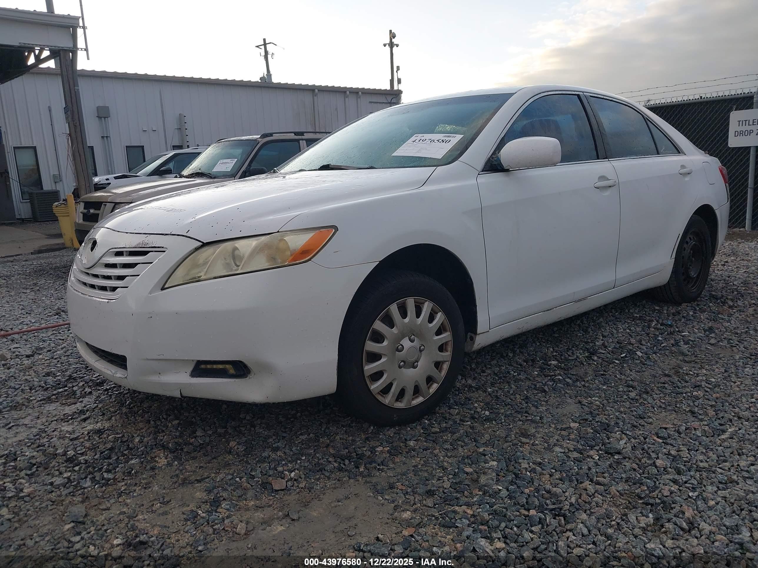 TOYOTA CAMRY image 2
