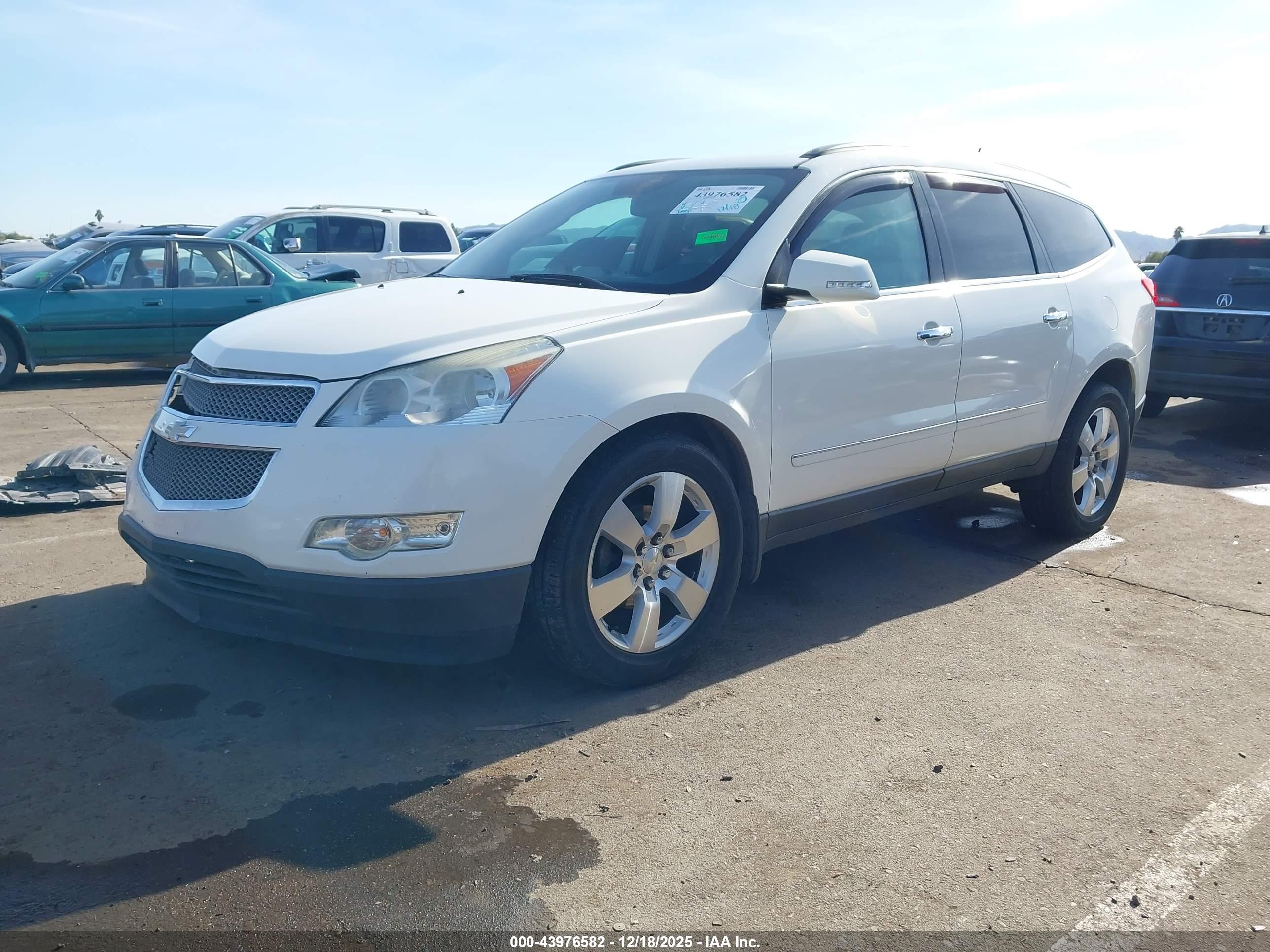 CHEVROLET TRAVERSE image 2