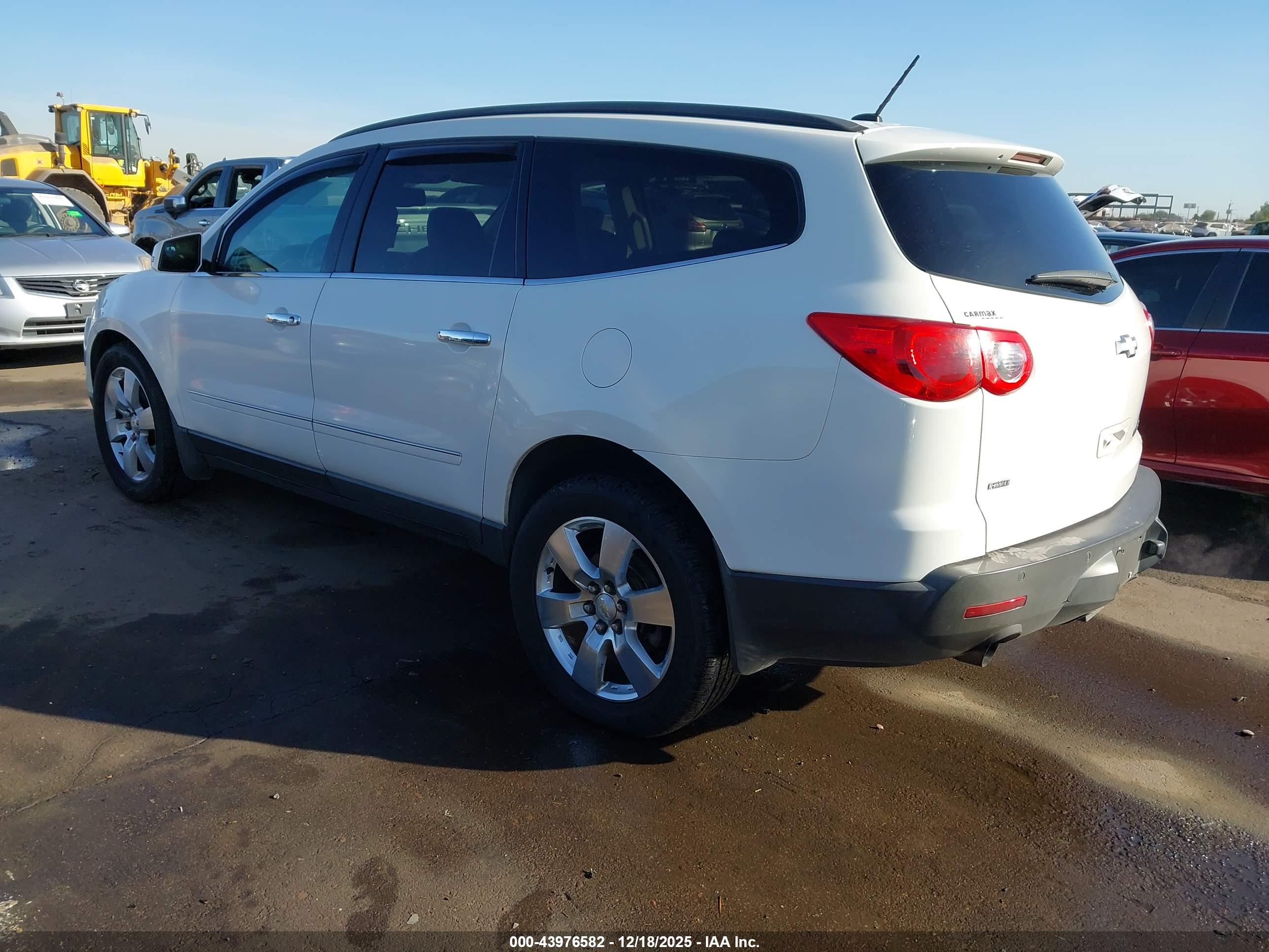 CHEVROLET TRAVERSE image 3
