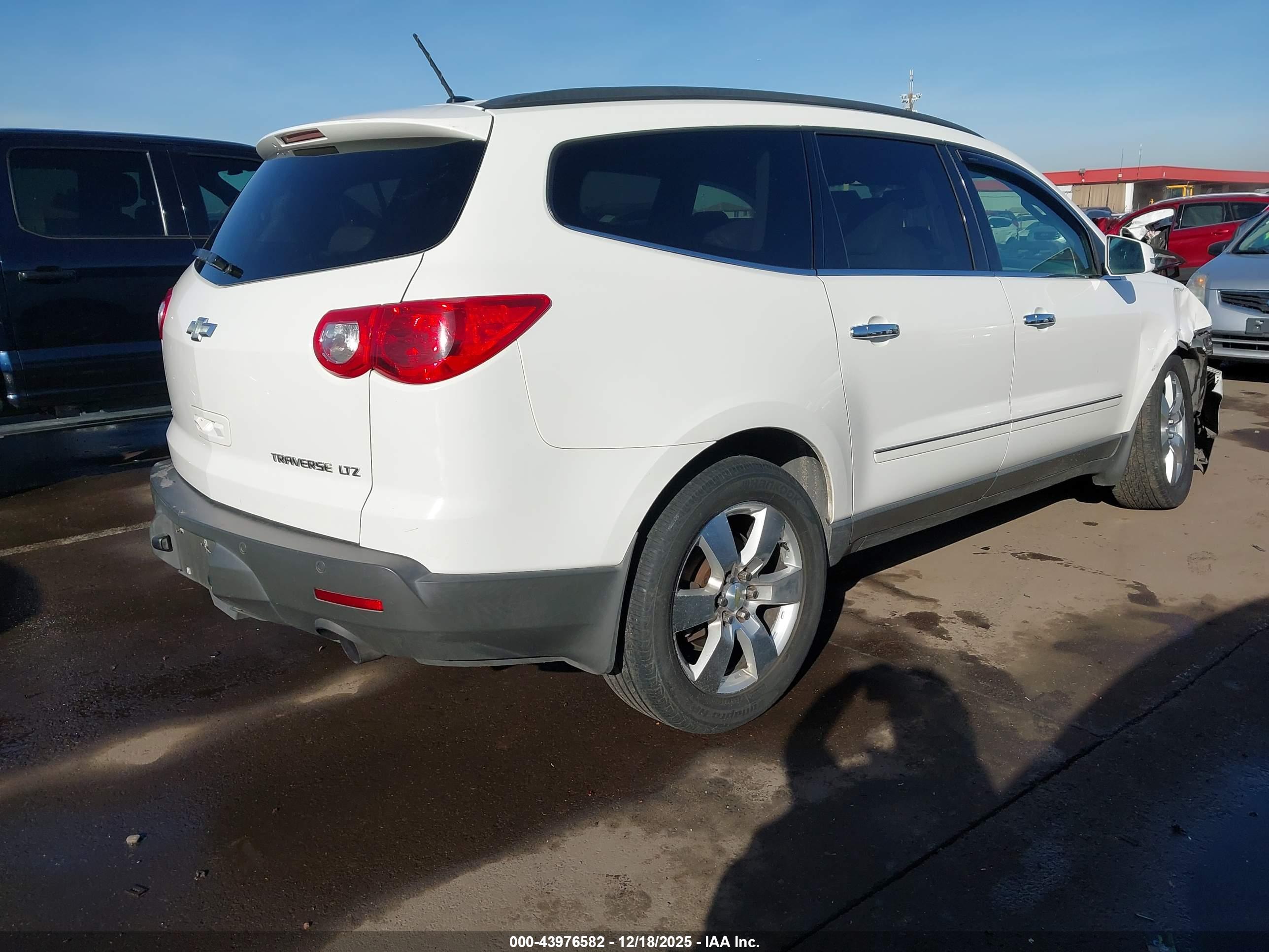 CHEVROLET TRAVERSE image 4