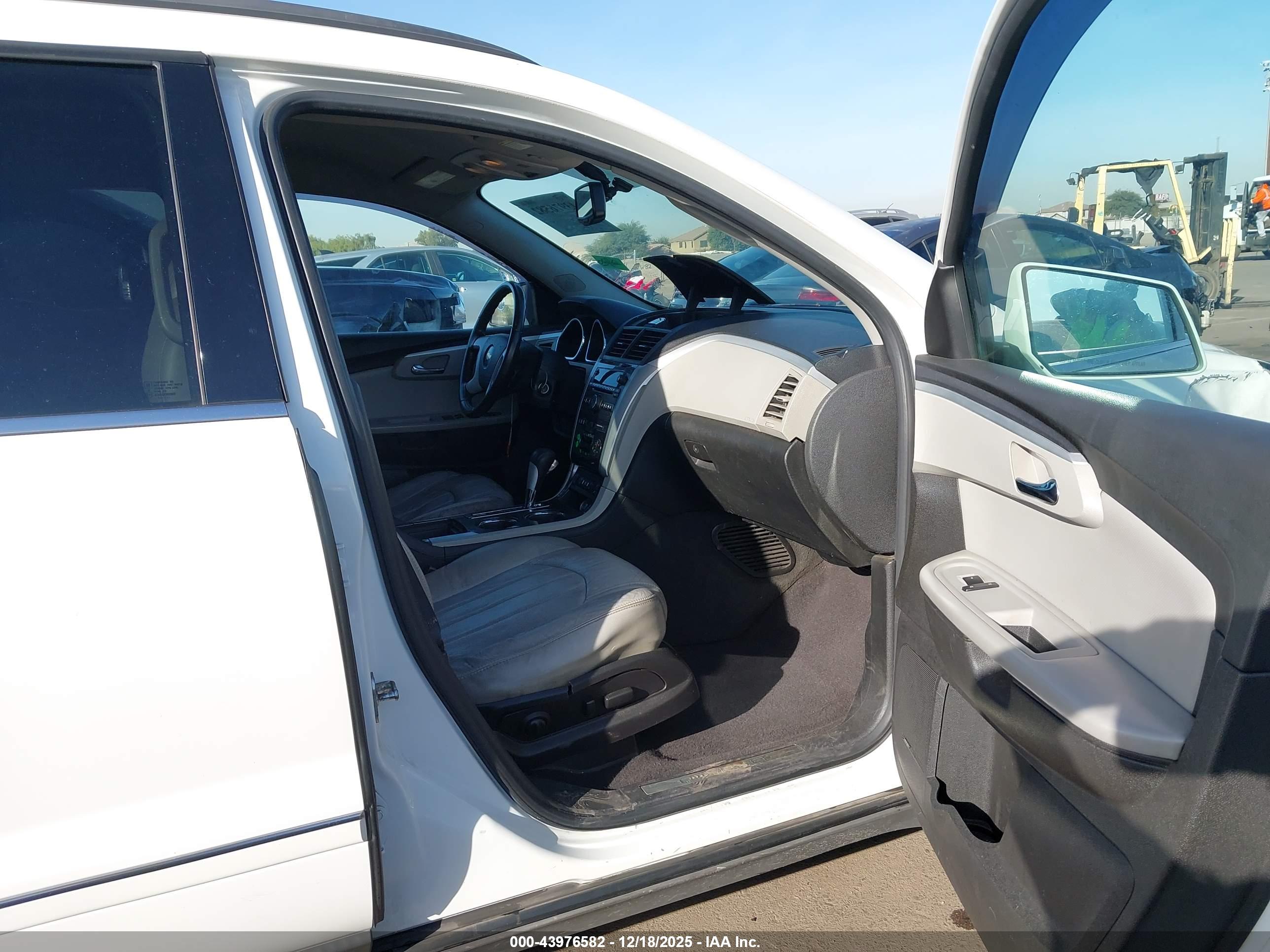 CHEVROLET TRAVERSE image 5