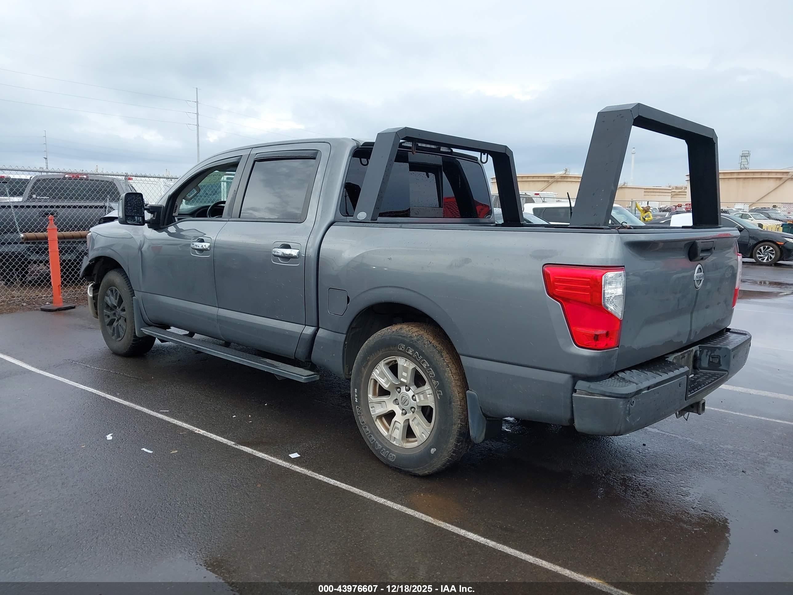 NISSAN TITAN image 3
