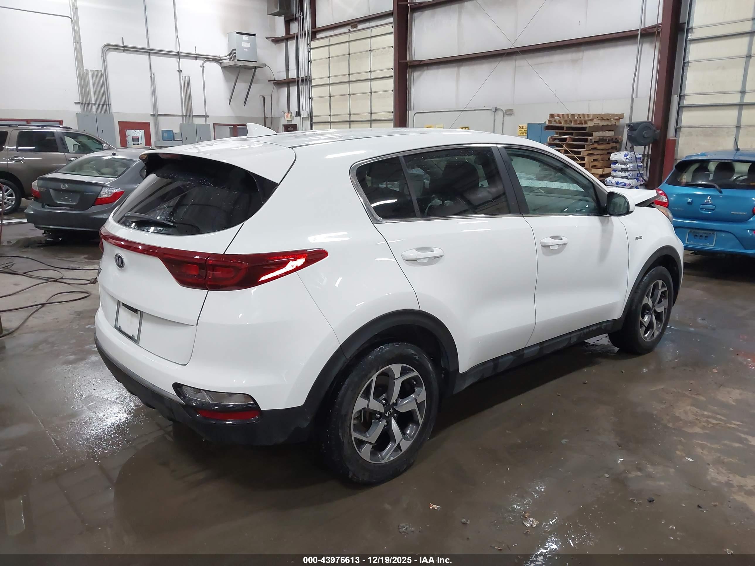 KIA SPORTAGE image 4