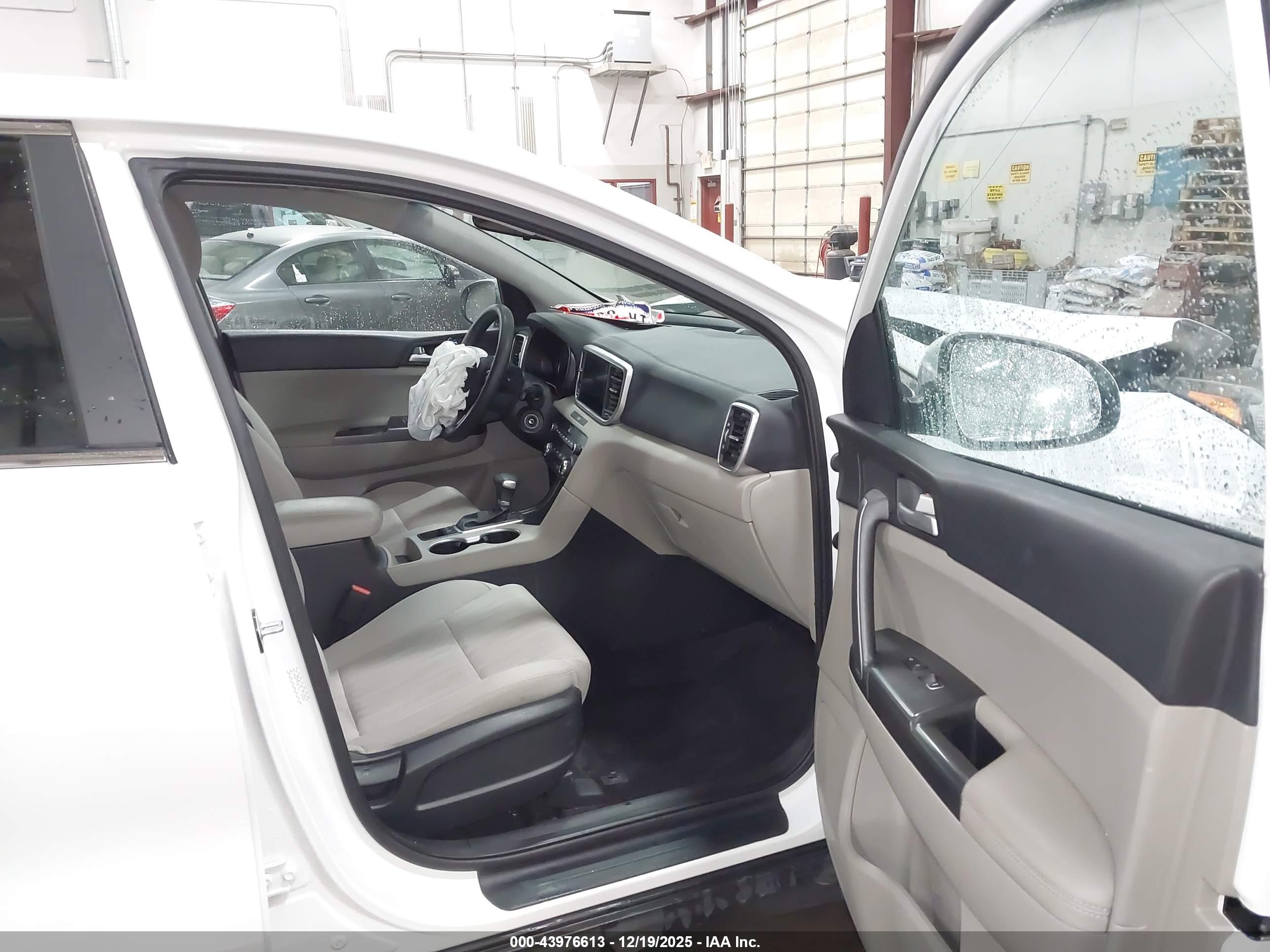 KIA SPORTAGE image 5