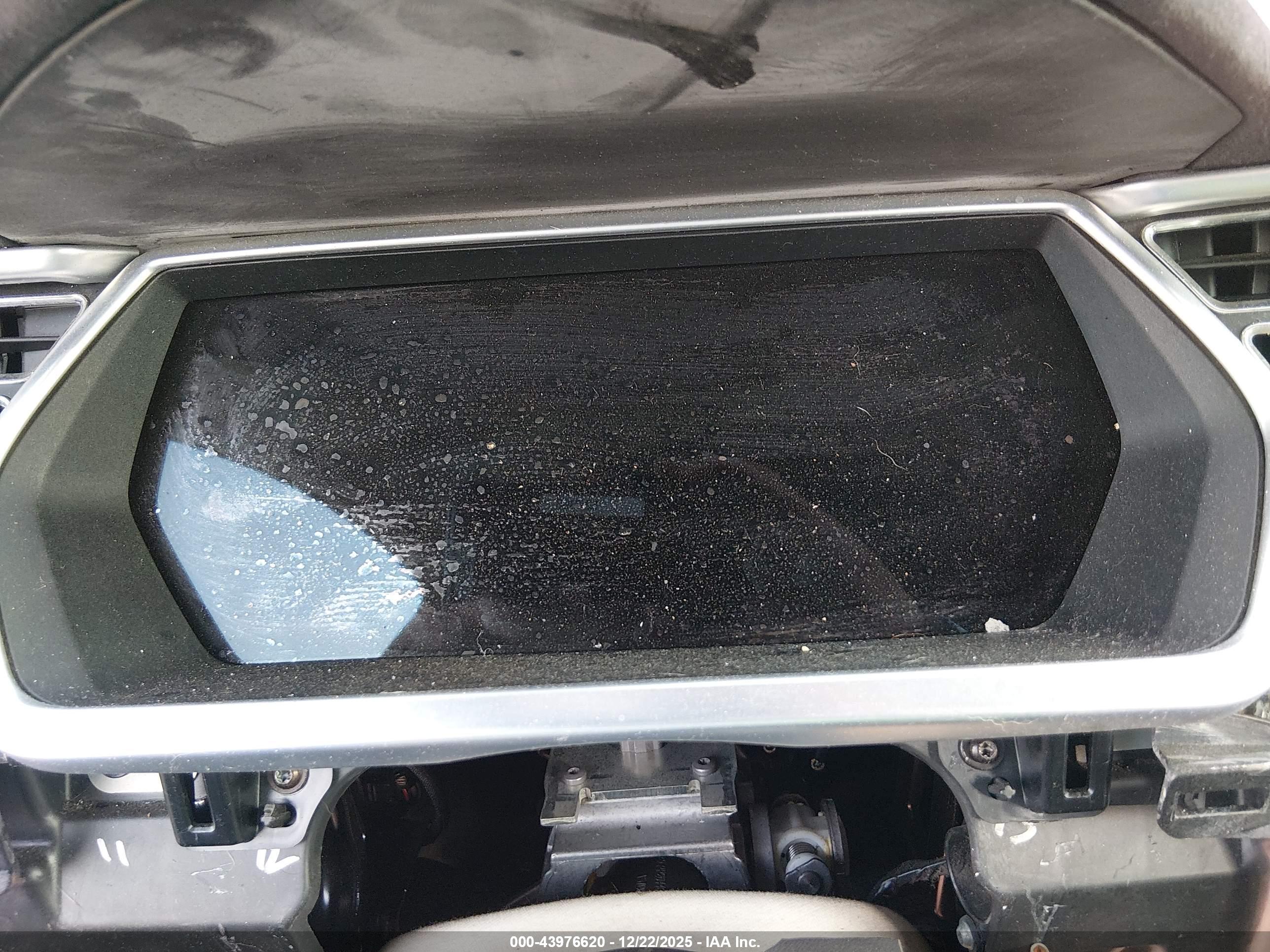 TESLA MODEL image 7