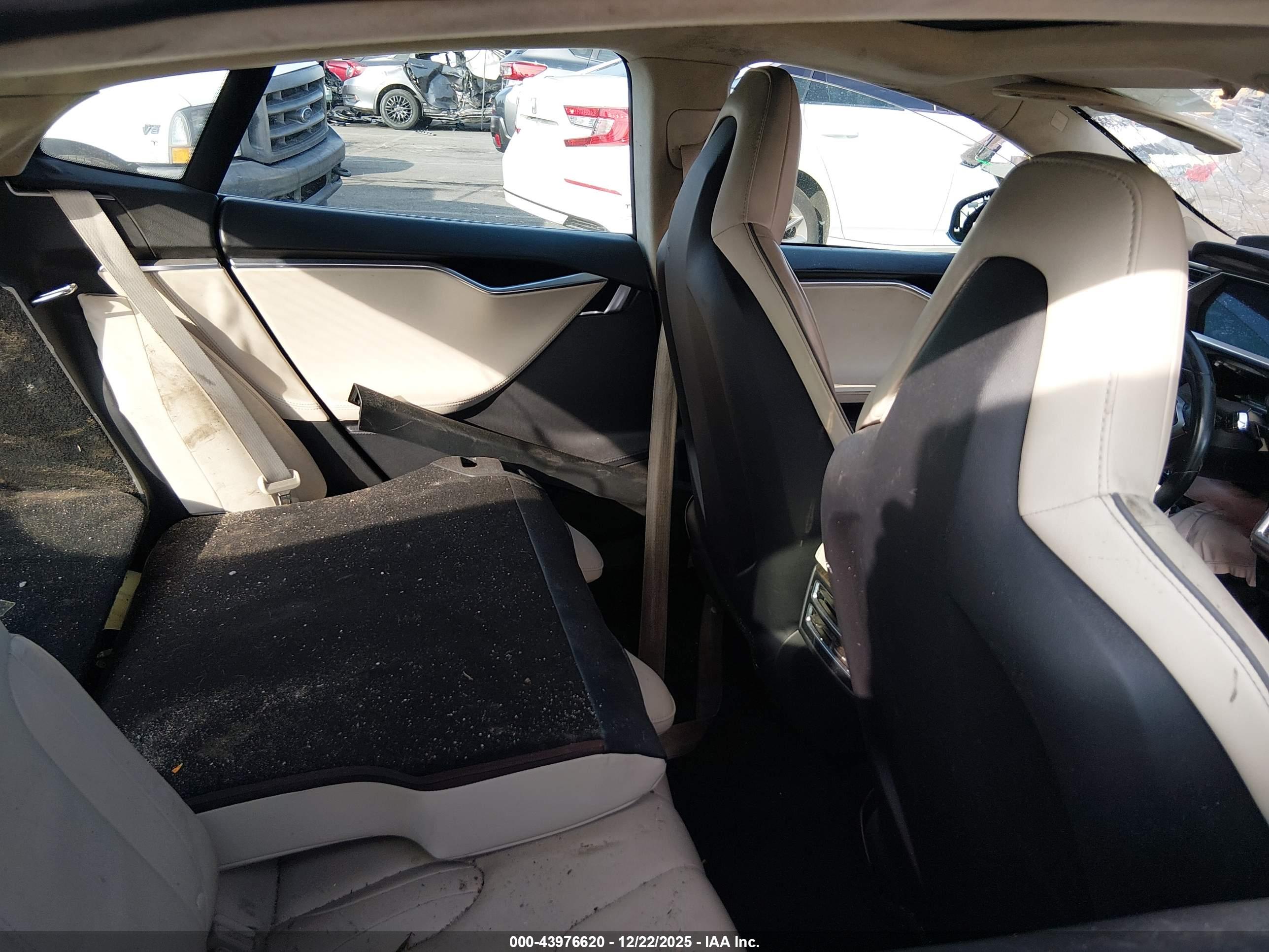TESLA MODEL image 8