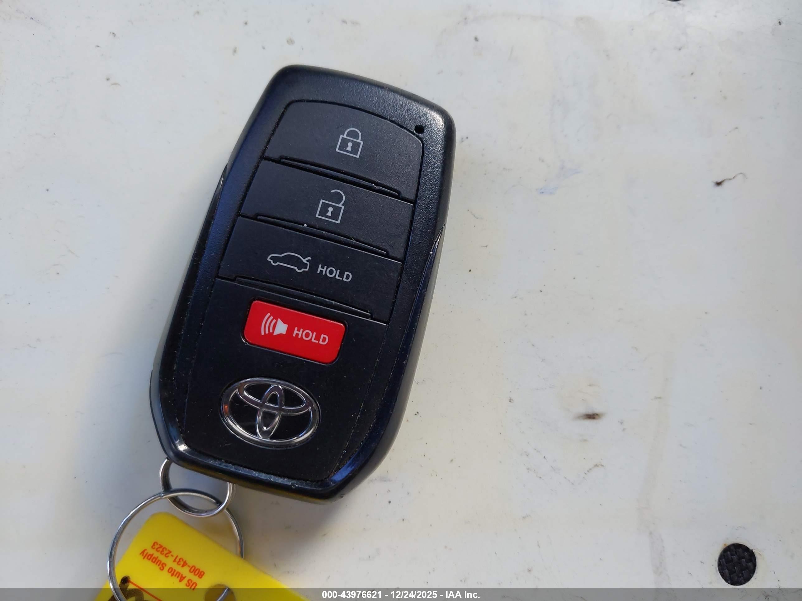 TOYOTA CAMRY image 11