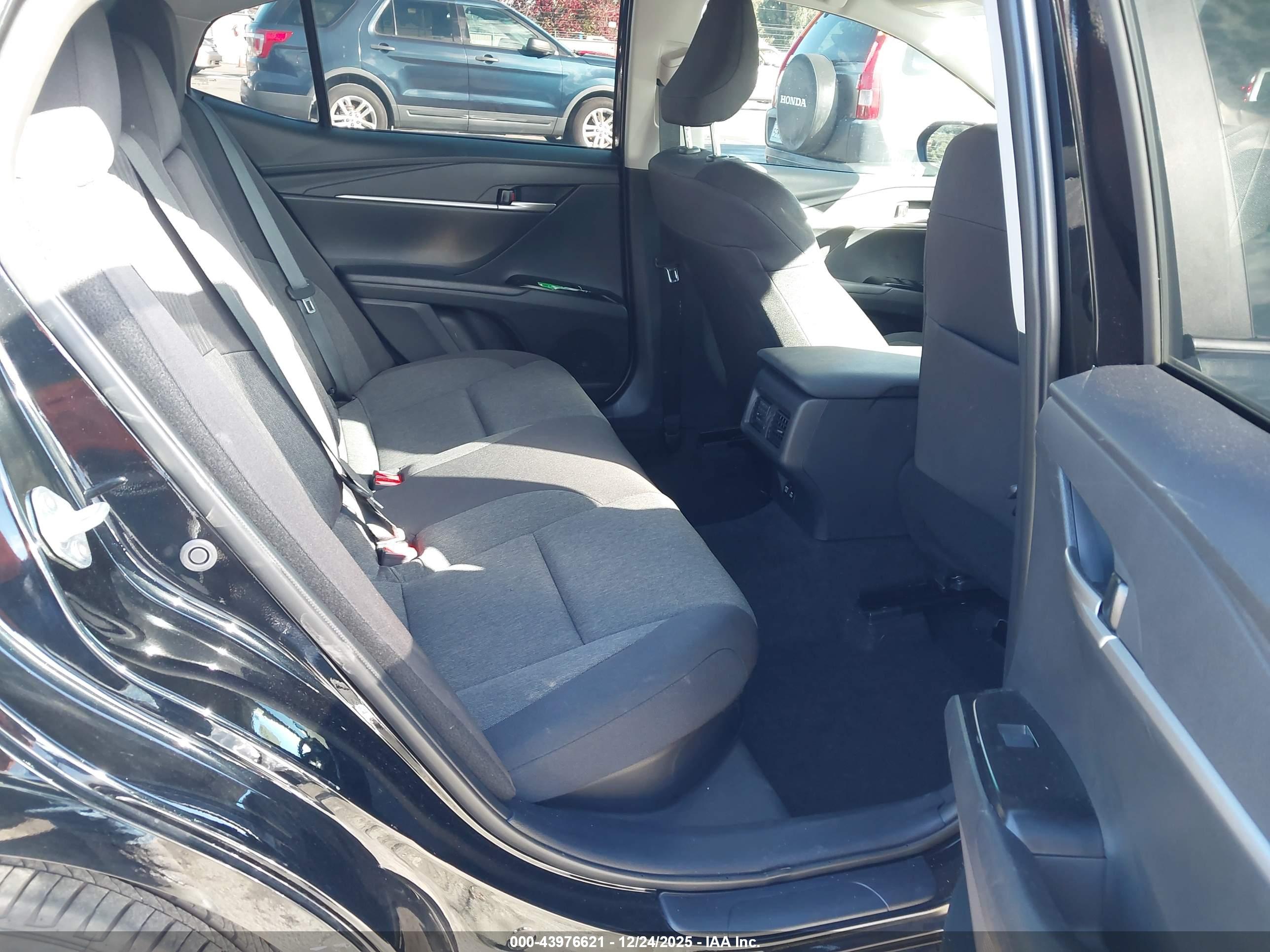 TOYOTA CAMRY image 8