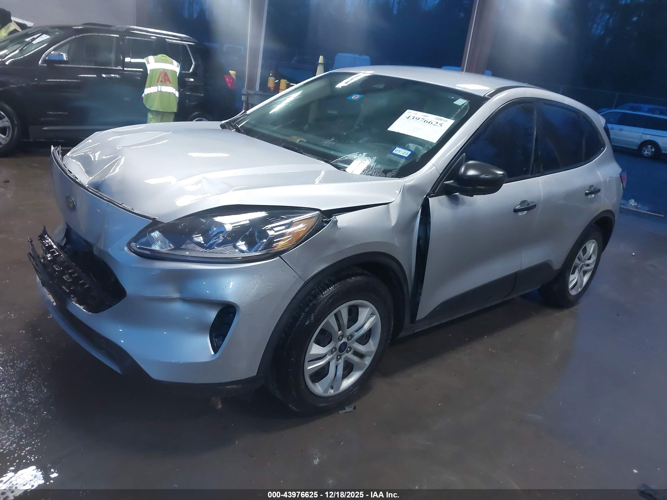 FORD ESCAPE image 2