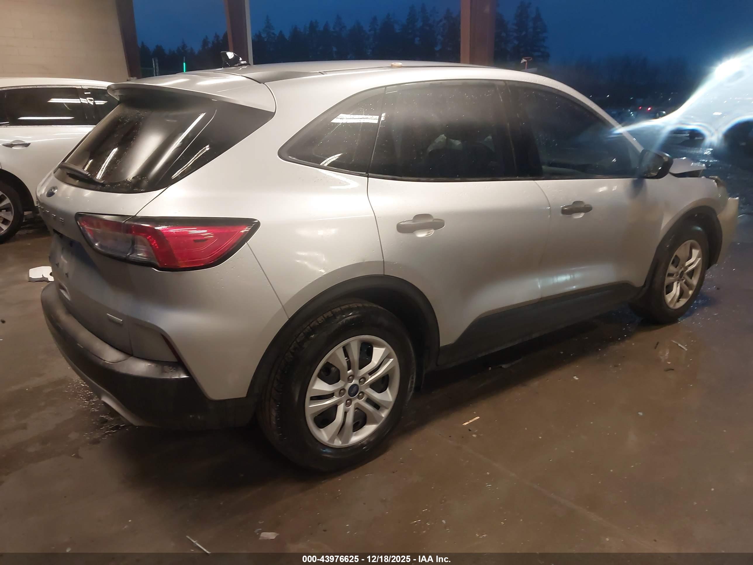 FORD ESCAPE image 4