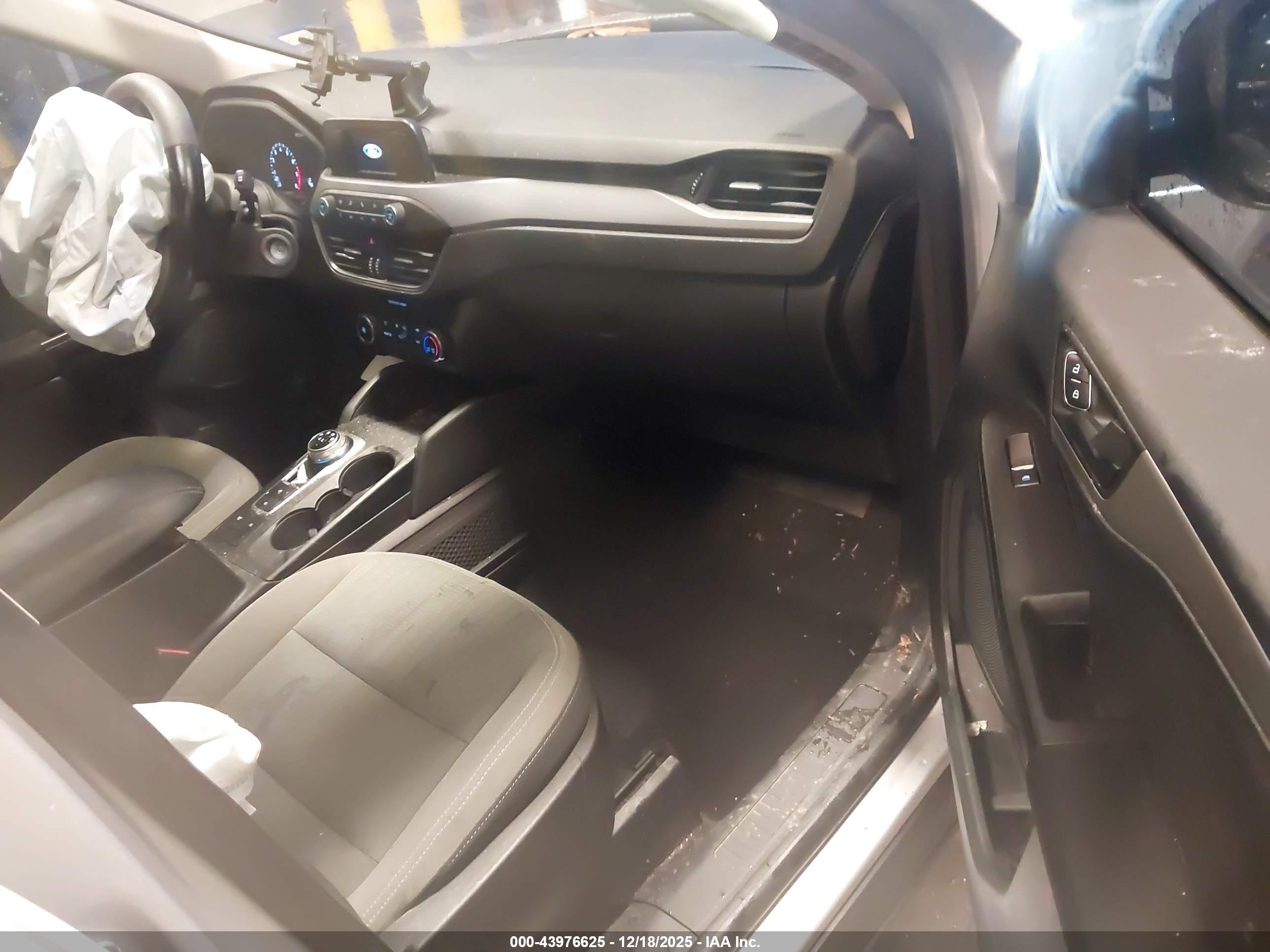 FORD ESCAPE image 5