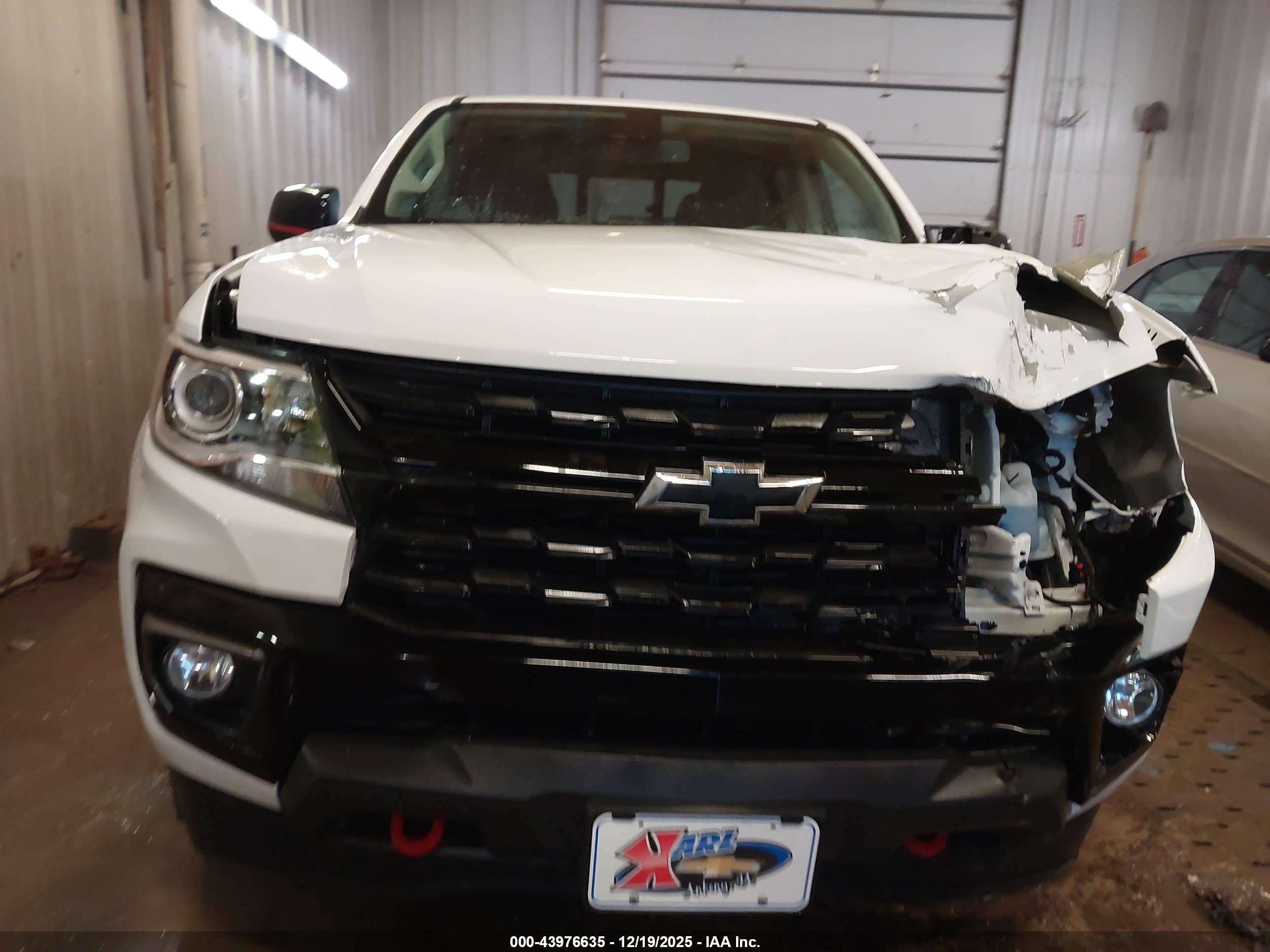 CHEVROLET COLORADO image 6
