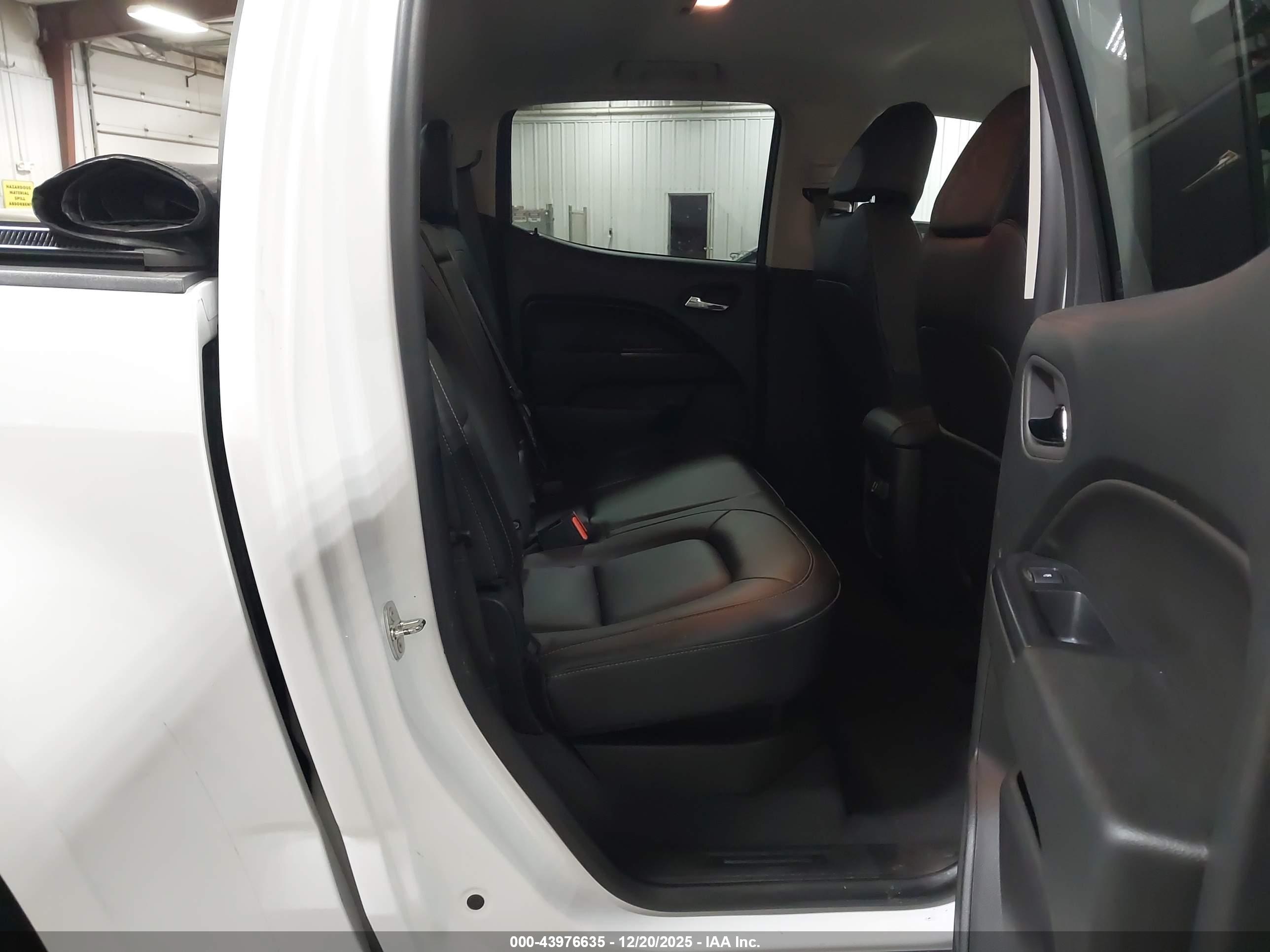CHEVROLET COLORADO image 8
