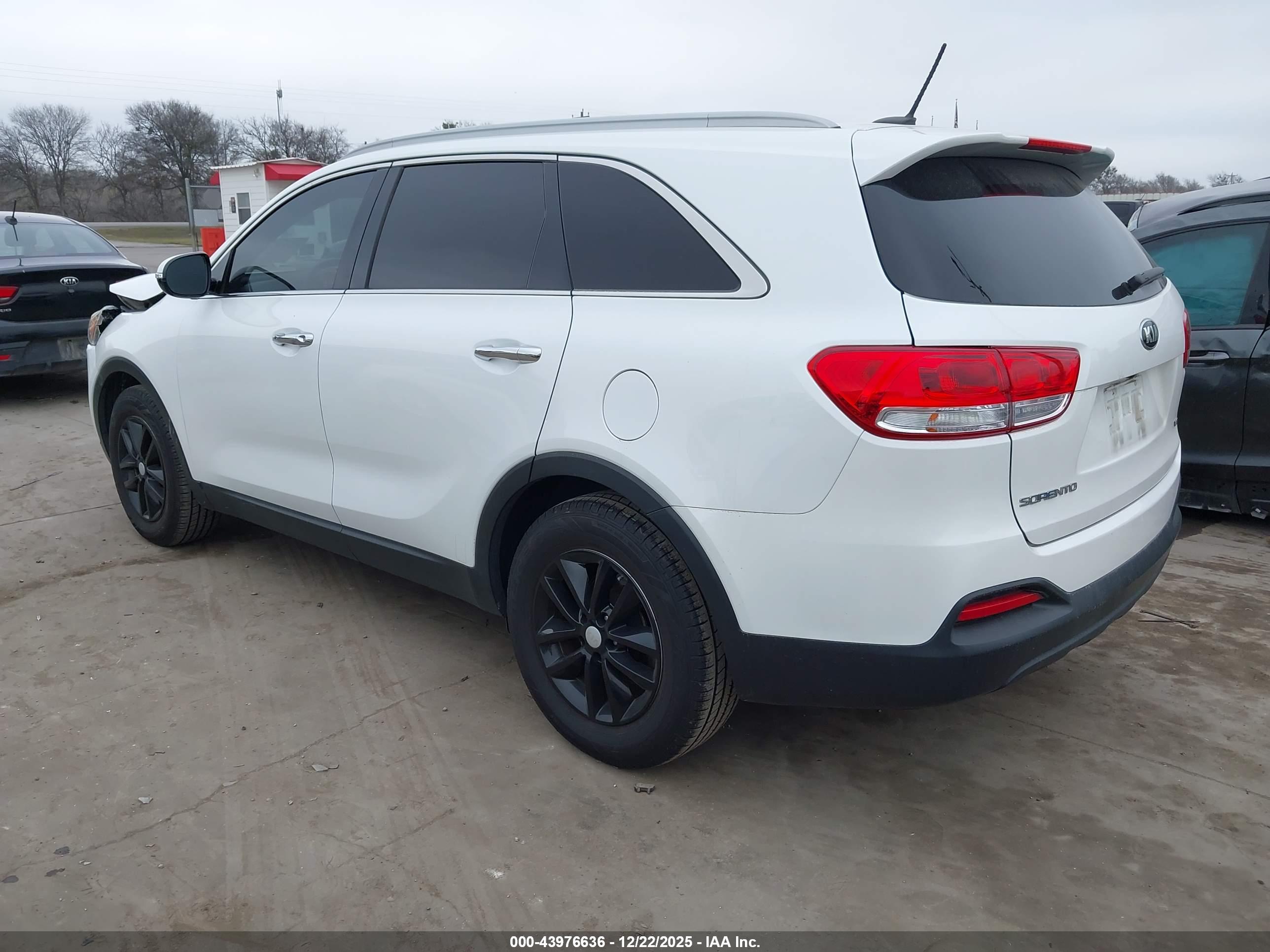 KIA SORENTO image 3