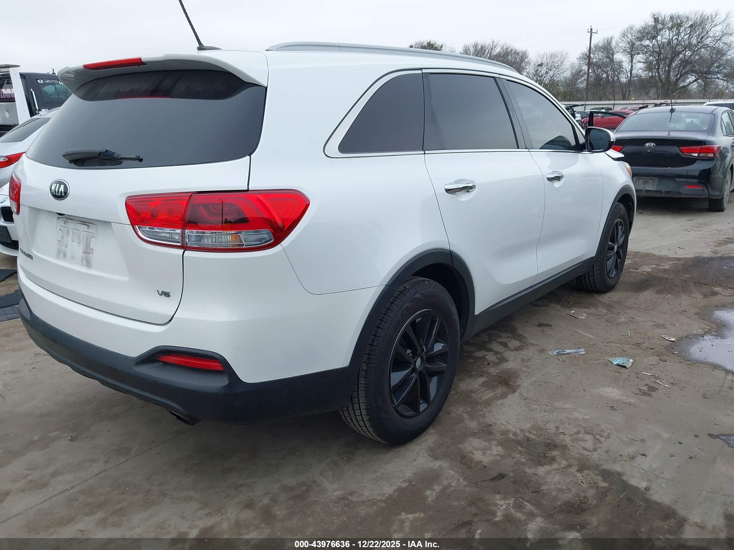KIA SORENTO image 4